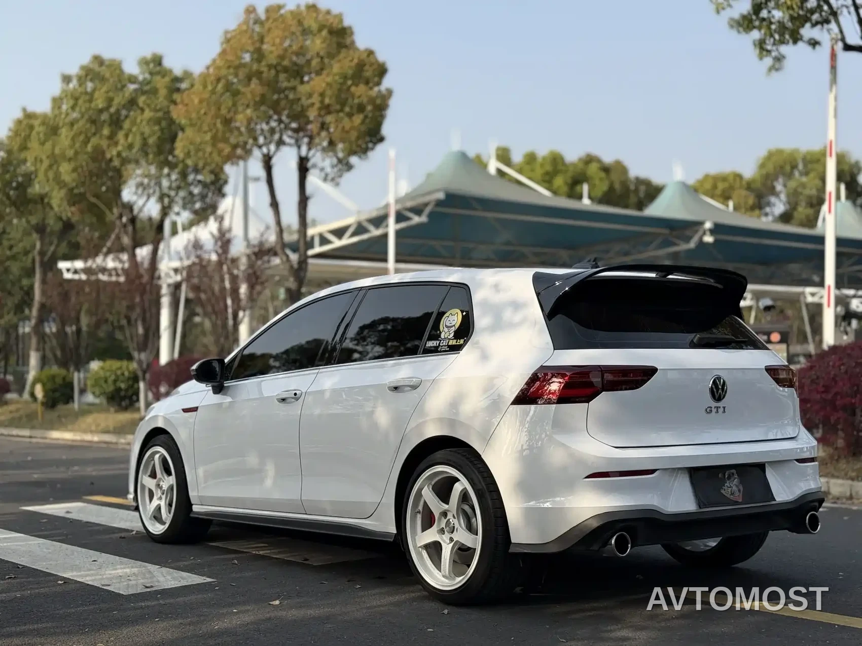 Volkswagen Golf GTI 2023 380TSI DSG GTI — фото 7