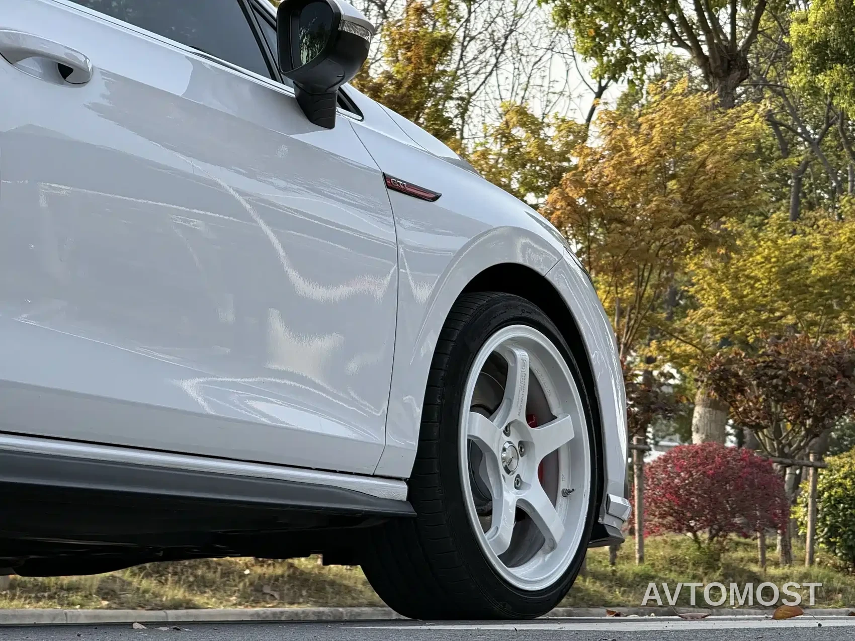 Volkswagen Golf GTI 2023 380TSI DSG GTI — фото 9