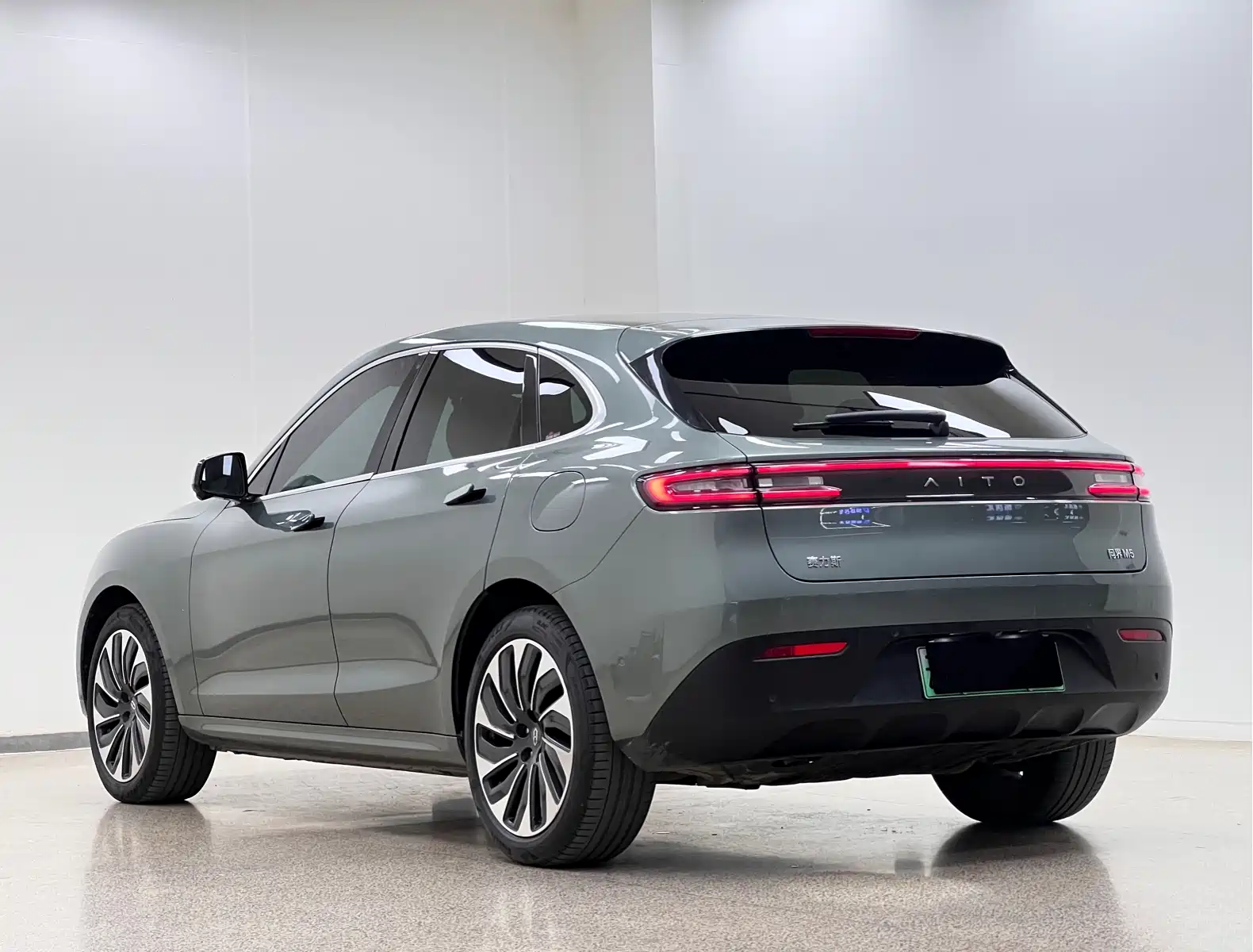AITO M5 2022 Extended Range AWD Ultimate Edition — фото 5