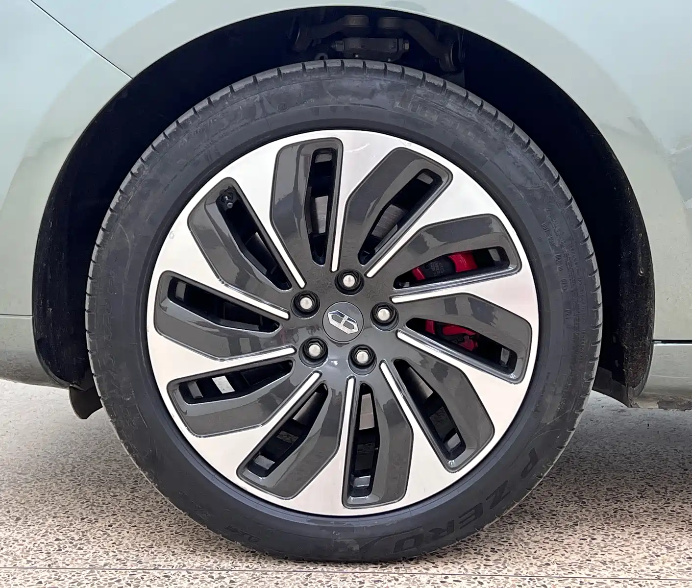 AITO M5 2022 Extended Range AWD Ultimate Edition — фото 9