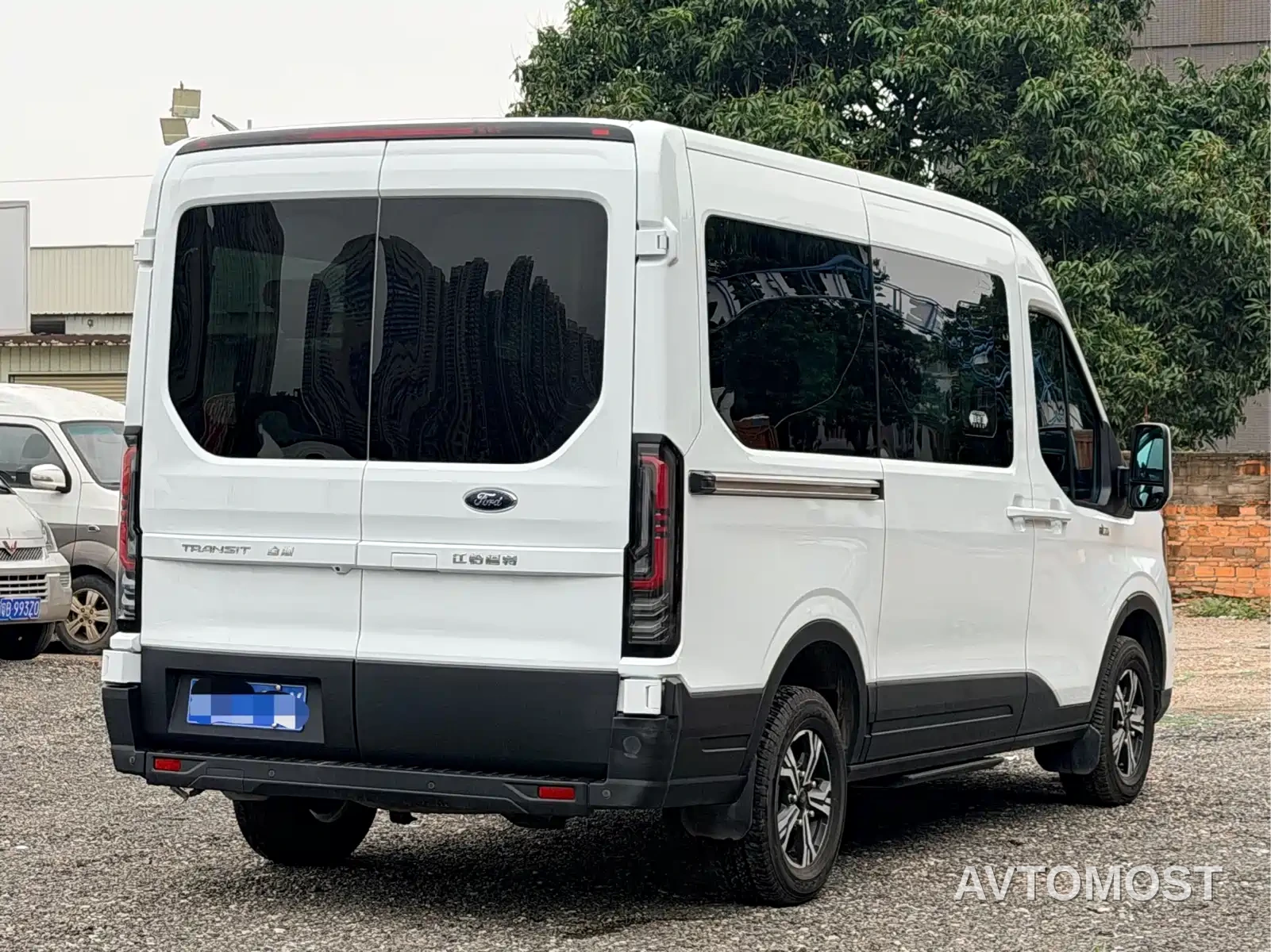 Ford Transit T8 2024 T8 2.3T Diesel Automatic Medium Wheelbase Medium Roof 9-Seat Business Travel Version (2/2/2/3 seating) — фото 3
