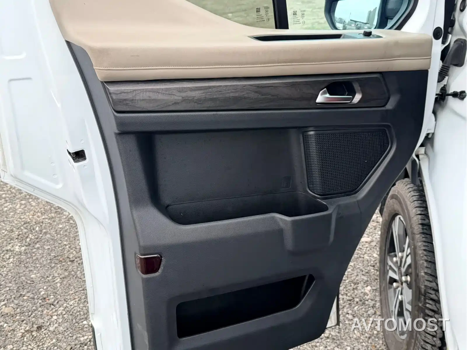 Ford Transit T8 2024 T8 2.3T Diesel Automatic Medium Wheelbase Medium Roof 9-Seat Business Travel Version (2/2/2/3 seating) — фото 6