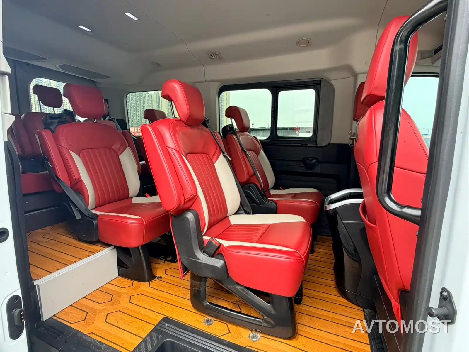 Ford Transit T8 2024 T8 2.3T Diesel Automatic Medium Wheelbase Medium Roof 9-Seat Business Travel Version (2/2/2/3 seating) — фото 10