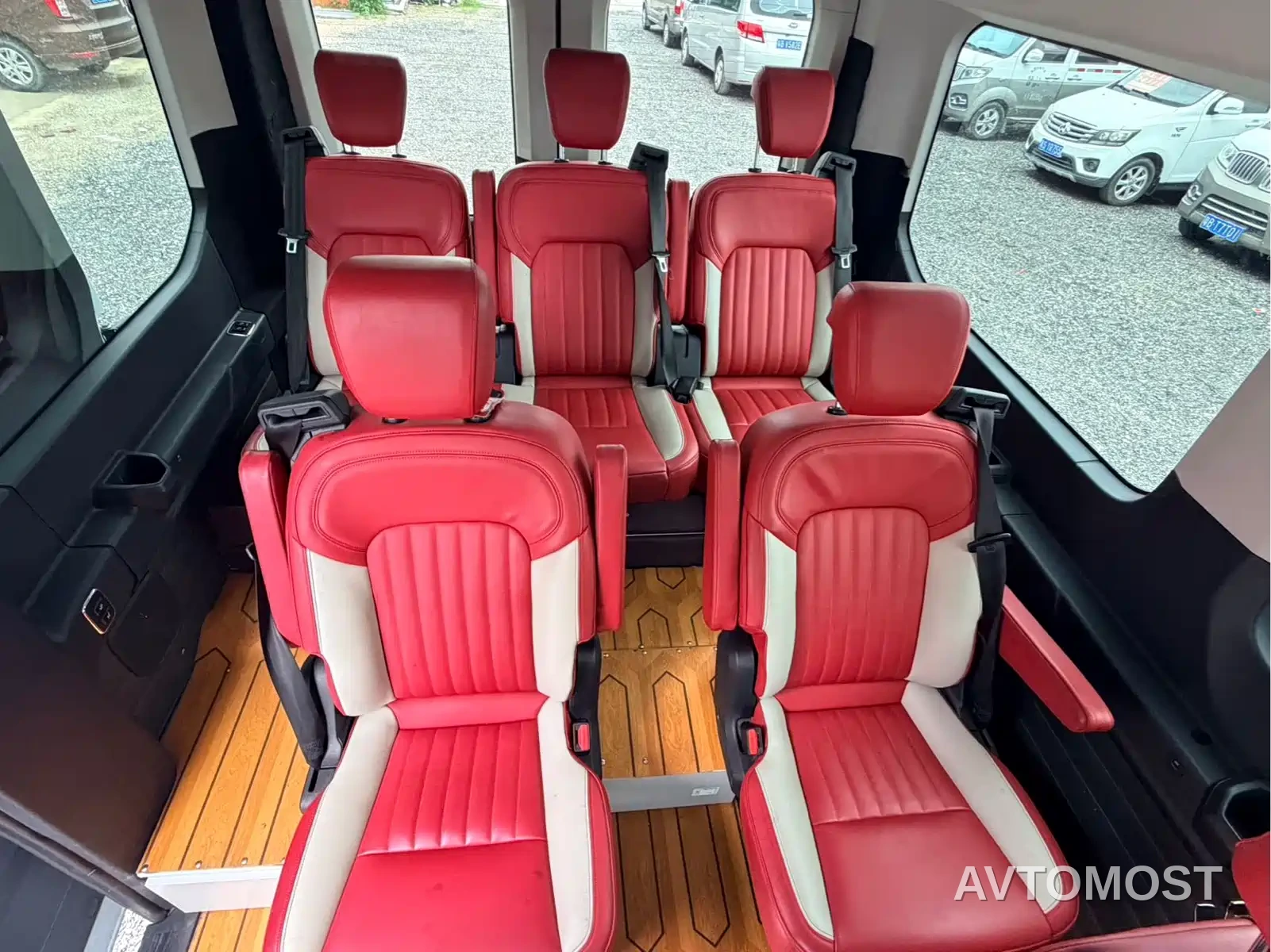 Ford Transit T8 2024 T8 2.3T Diesel Automatic Medium Wheelbase Medium Roof 9-Seat Business Travel Version (2/2/2/3 seating) — фото 11