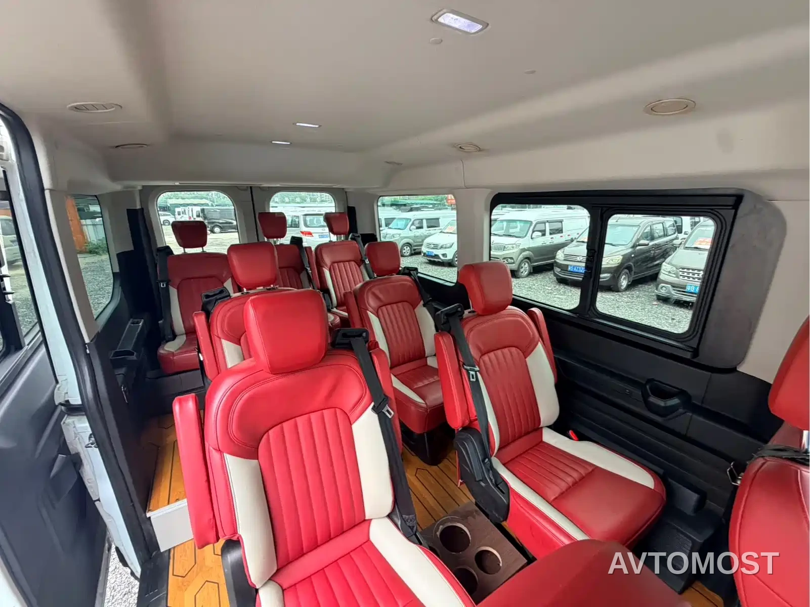 Ford Transit T8 2024 T8 2.3T Diesel Automatic Medium Wheelbase Medium Roof 9-Seat Business Travel Version (2/2/2/3 seating) — фото 12
