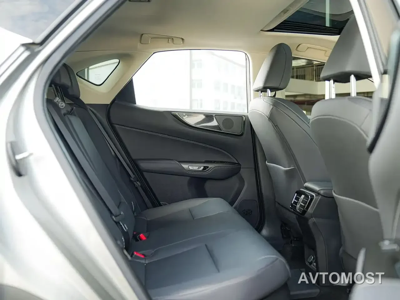 Lexus NX New Energy 2022 400h+ Joy Edition — фото 13