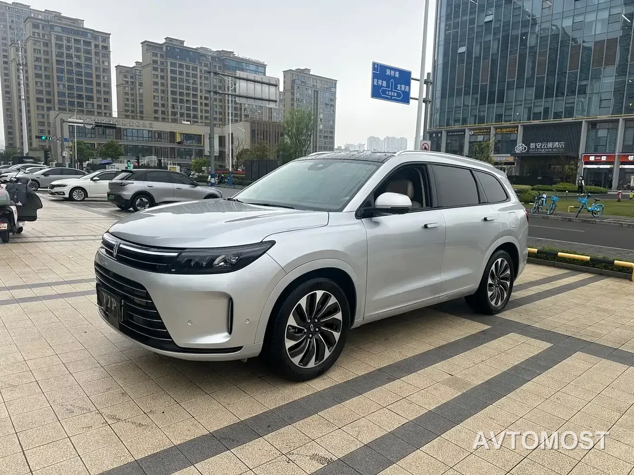 AITO M7 2024 1.5T RWD Plus 5-Seater — фото 3