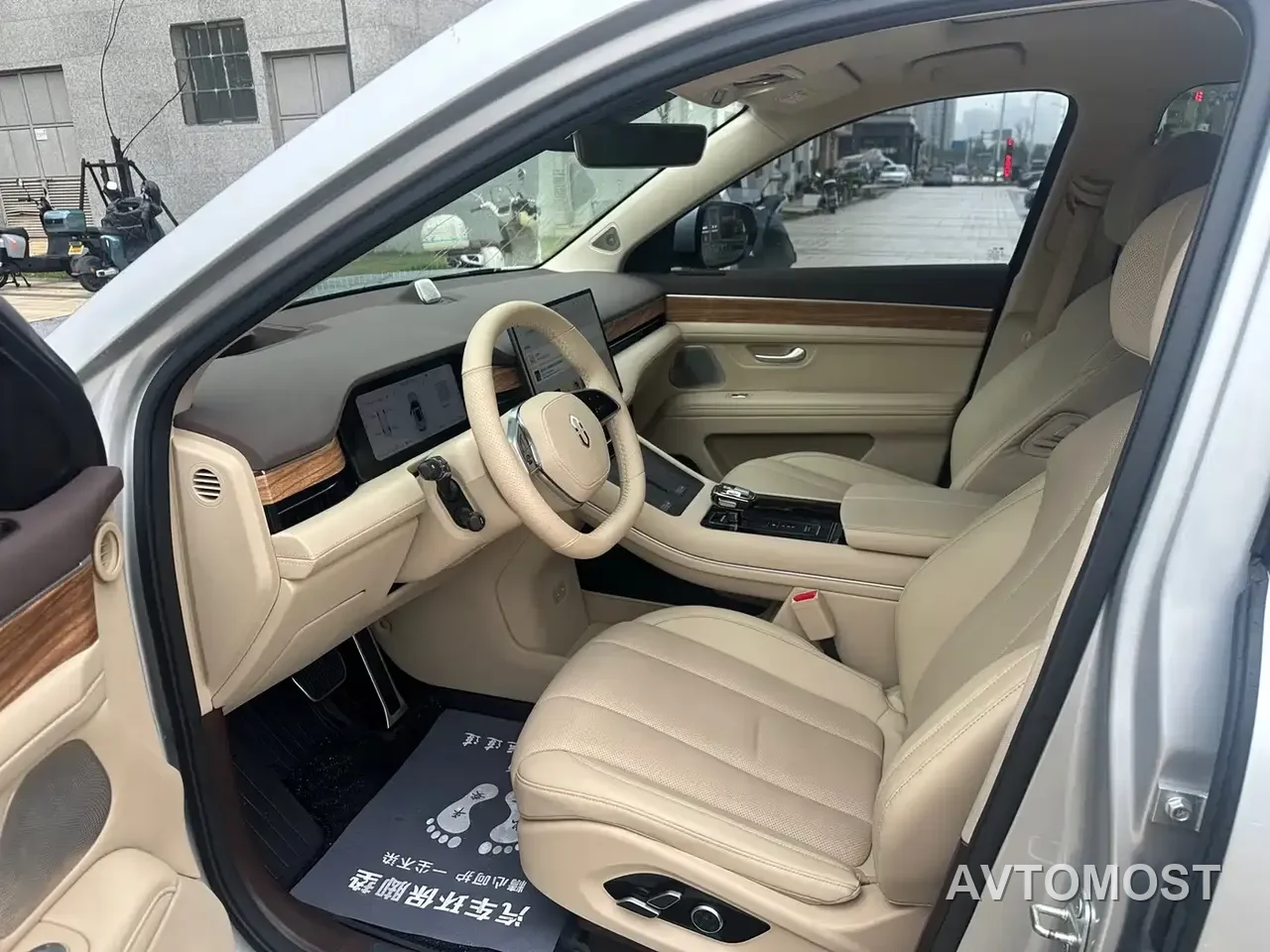AITO M7 2024 1.5T RWD Plus 5-Seater — фото 4