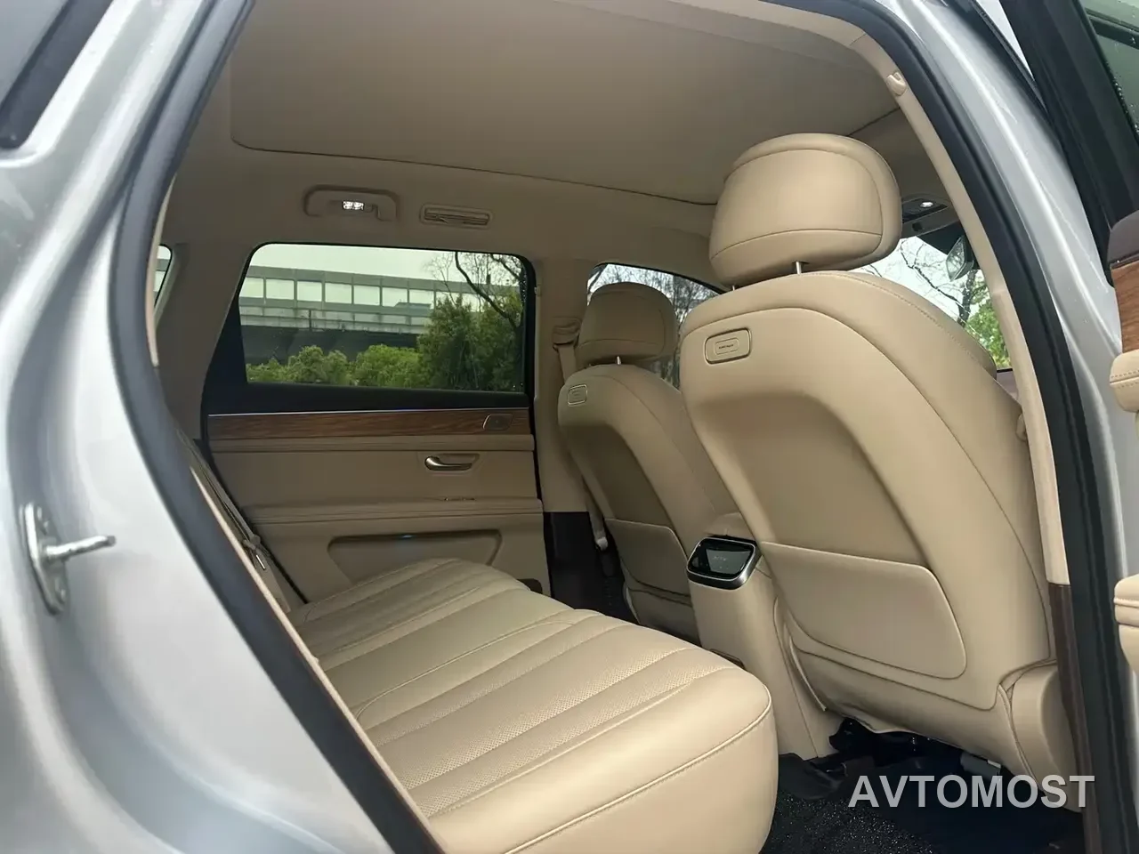 AITO M7 2024 1.5T RWD Plus 5-Seater — фото 8