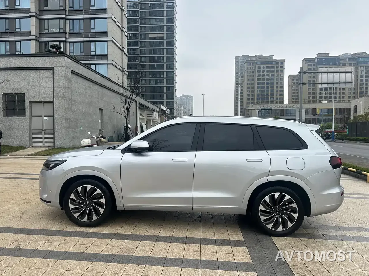 AITO M7 2024 1.5T RWD Plus 5-Seater — фото 10