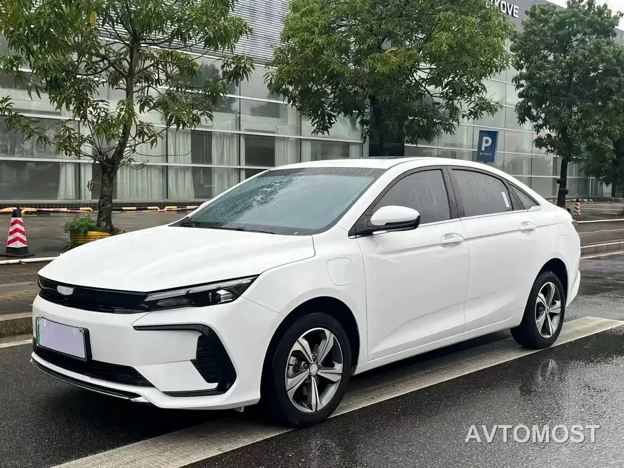 Geely Emgrand L HiP 2024 Model Champion Edition 1.5TD-DHT Pro 100KM Surpassing Type — фото 1