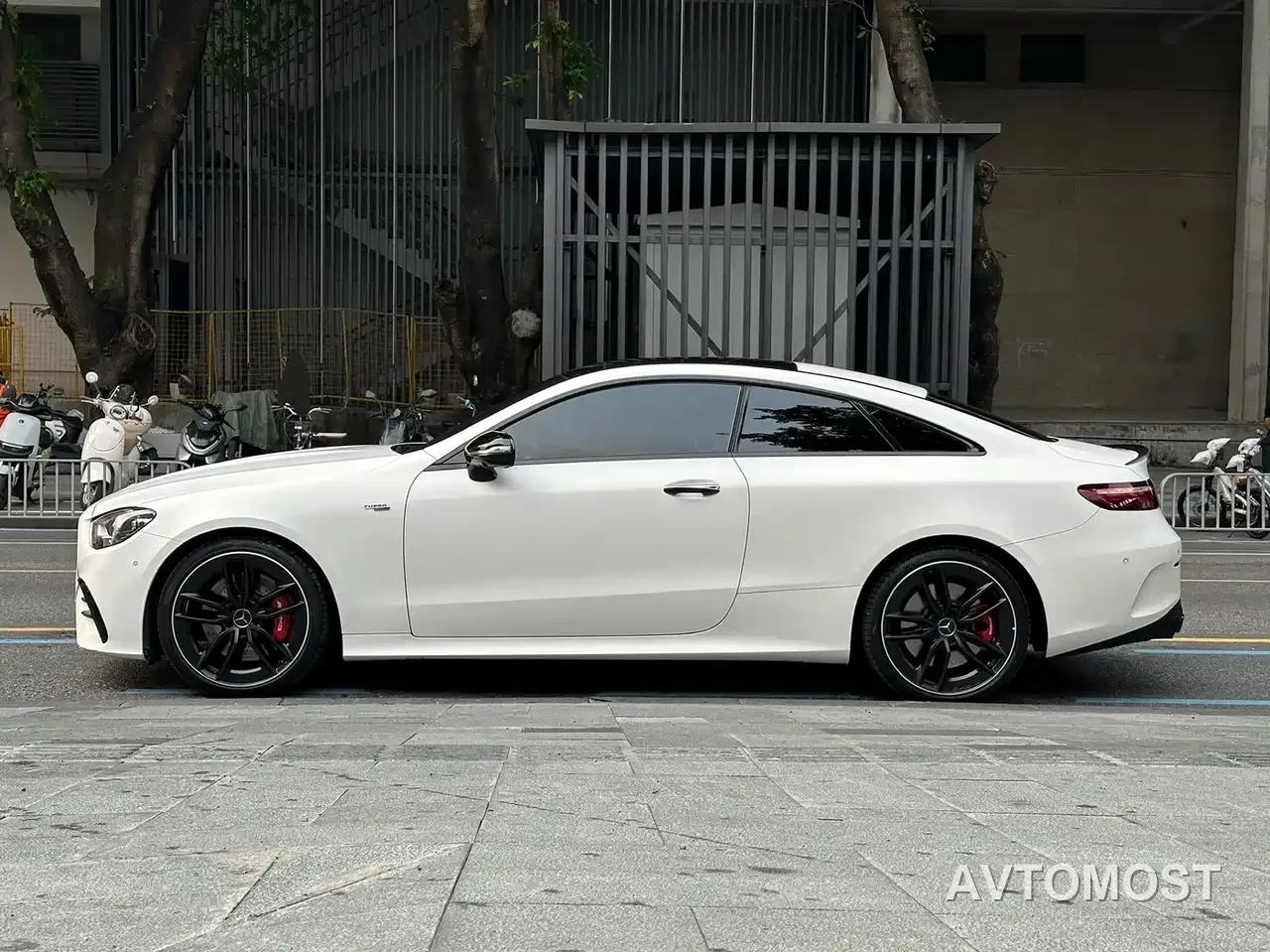 Mercedes-Benz E-Class AMG 2021 AMG E 53 4MATIC+ Coupe — фото 3