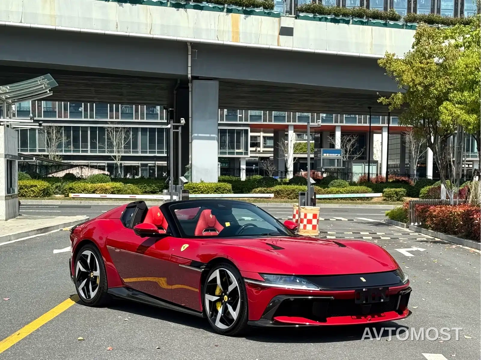 Ferrari 12Cilindri 2024 6.5L Spider — фото 3
