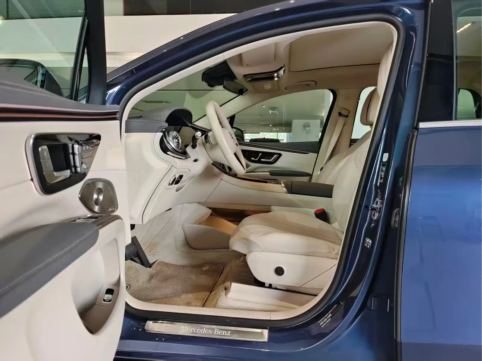 Mercedes-Benz EQS SUV 2023 450 4MATIC Pioneer Edition — фото 4