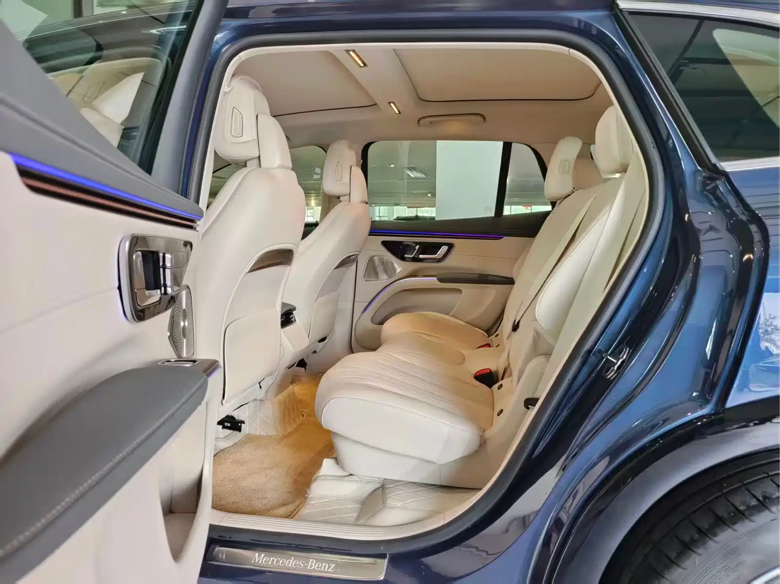 Mercedes-Benz EQS SUV 2023 450 4MATIC Pioneer Edition — фото 5