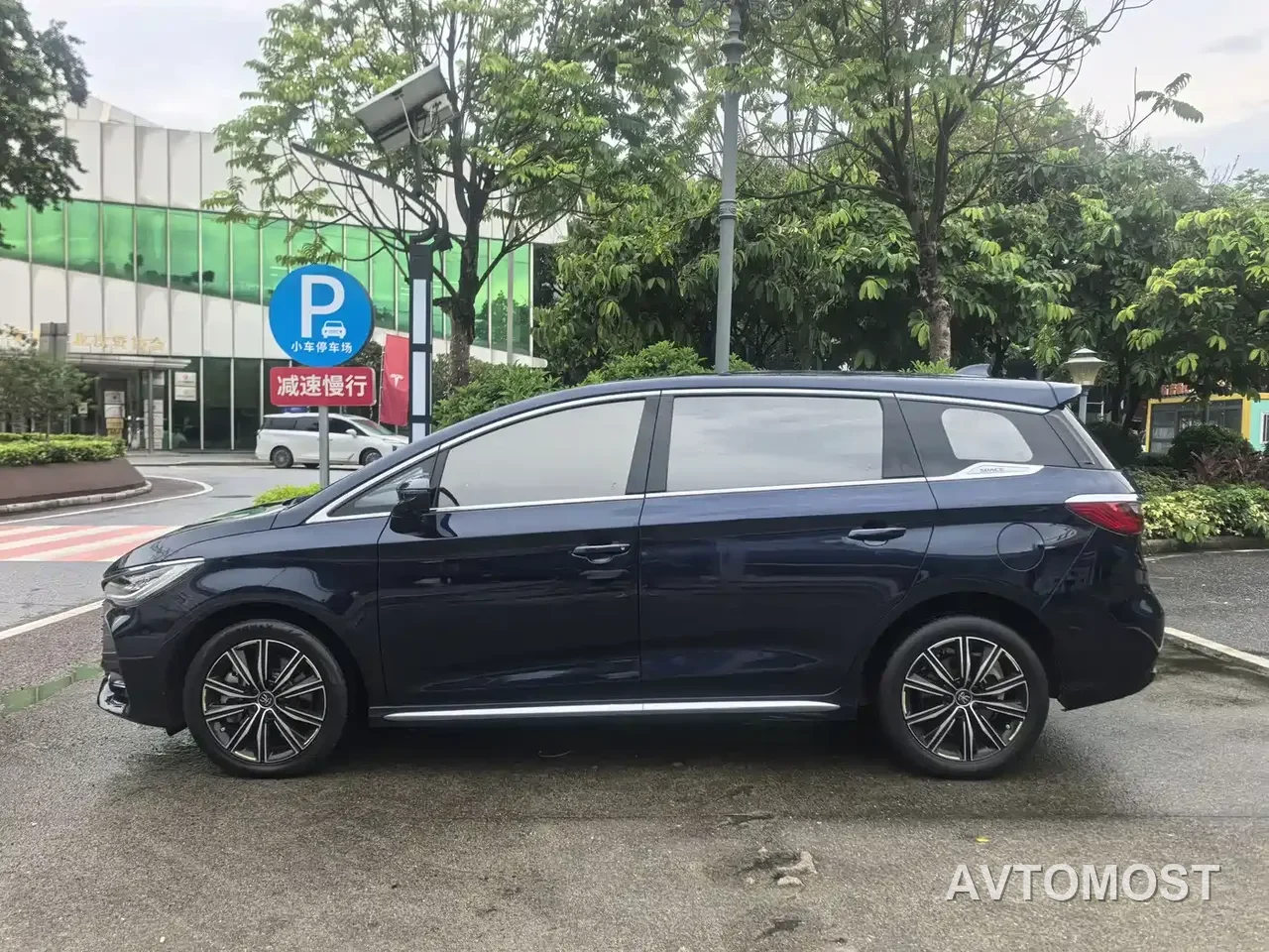 BYD Song MAX New Energy 2019 DM 1.5T Smart Connect Advance 7-seater China VI — фото 2