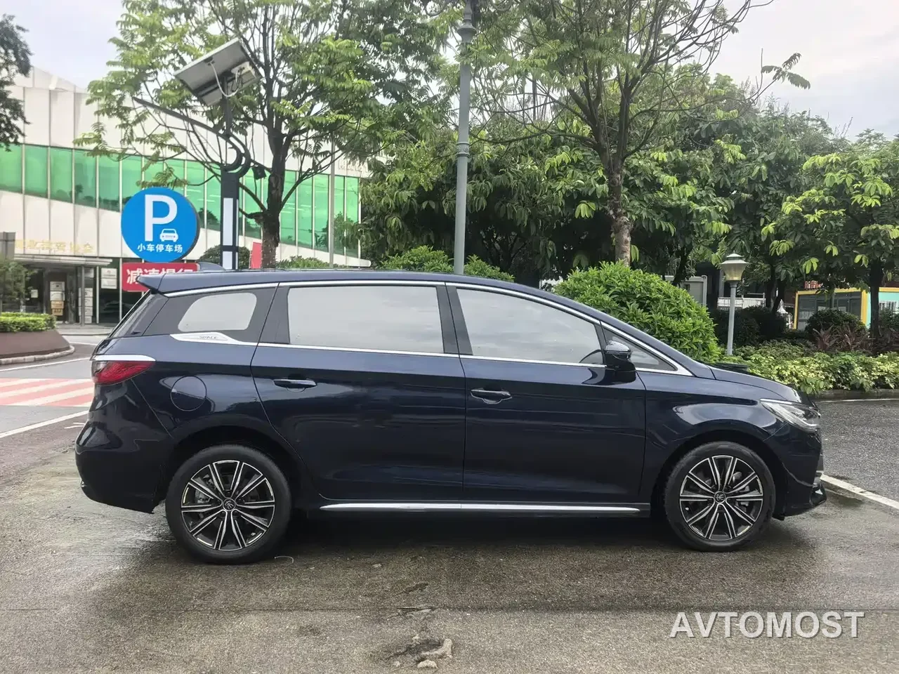 BYD Song MAX New Energy 2019 DM 1.5T Smart Connect Advance 7-seater China VI — фото 5
