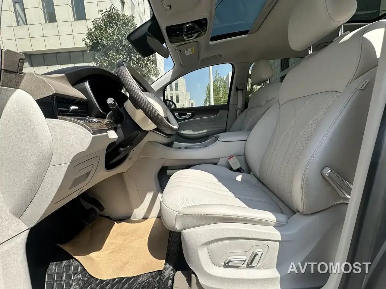 Roewe iMAX8 EV 2025 1.5T DMH Land Luxury Edition — фото 11
