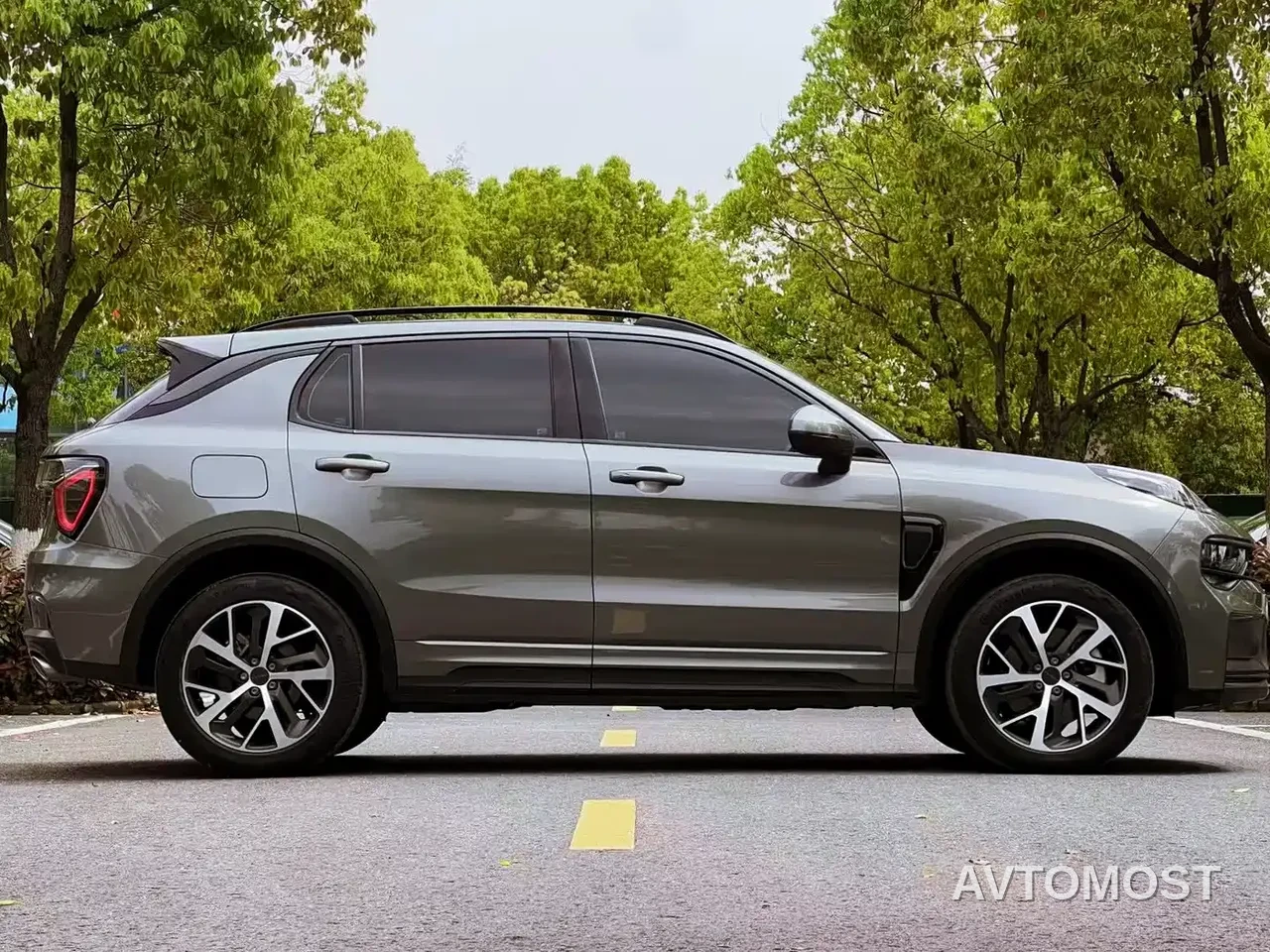 Lynk & Co 01 EM-P 2022 1.5TD PHEV Plus — фото 4