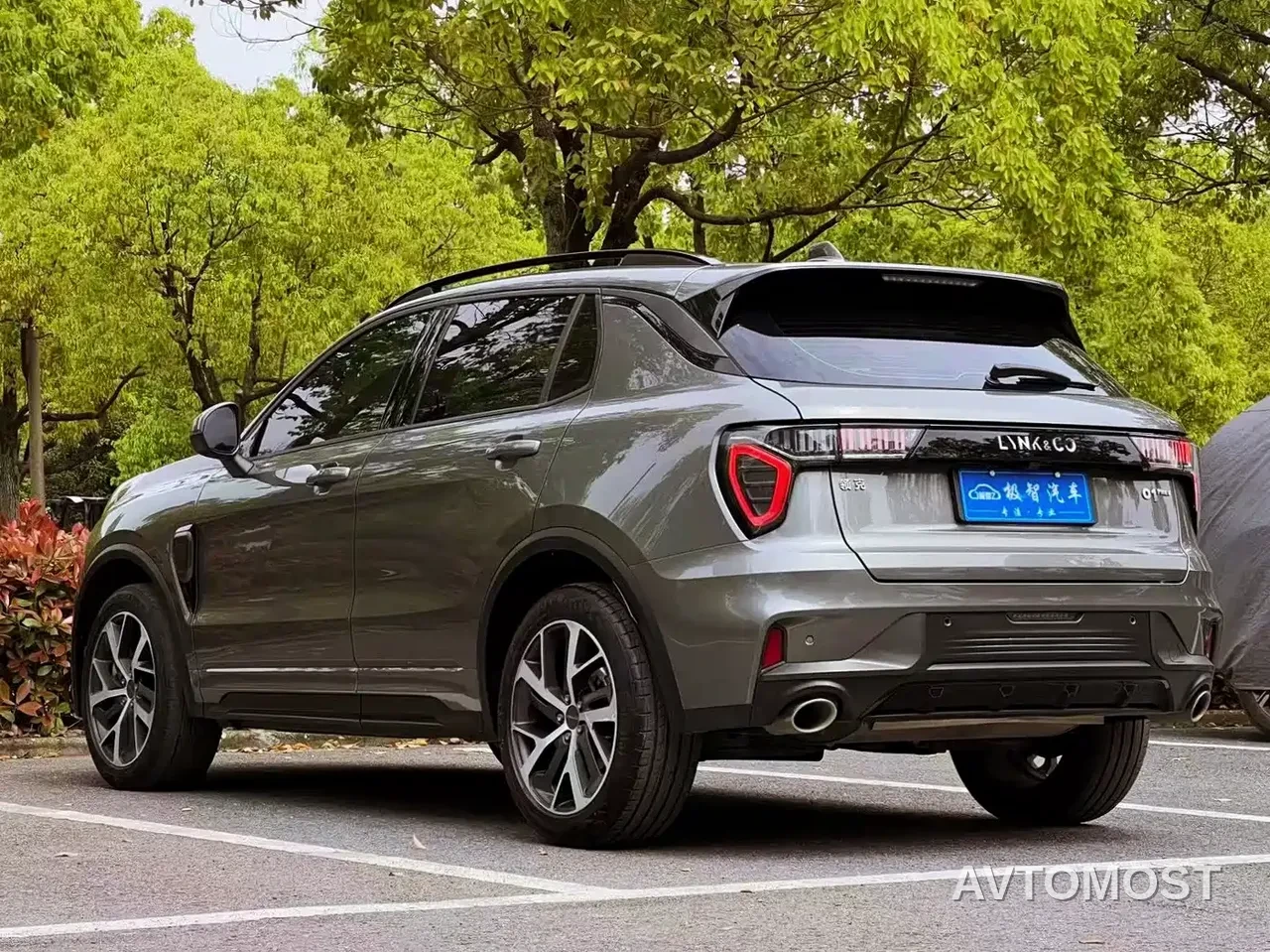 Lynk & Co 01 EM-P 2022 1.5TD PHEV Plus — фото 7