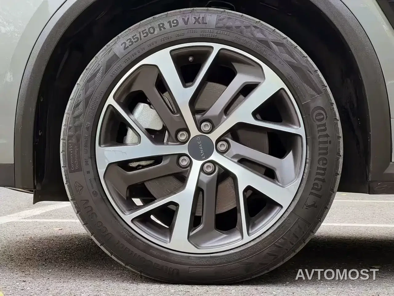 Lynk & Co 01 EM-P 2022 1.5TD PHEV Plus — фото 10