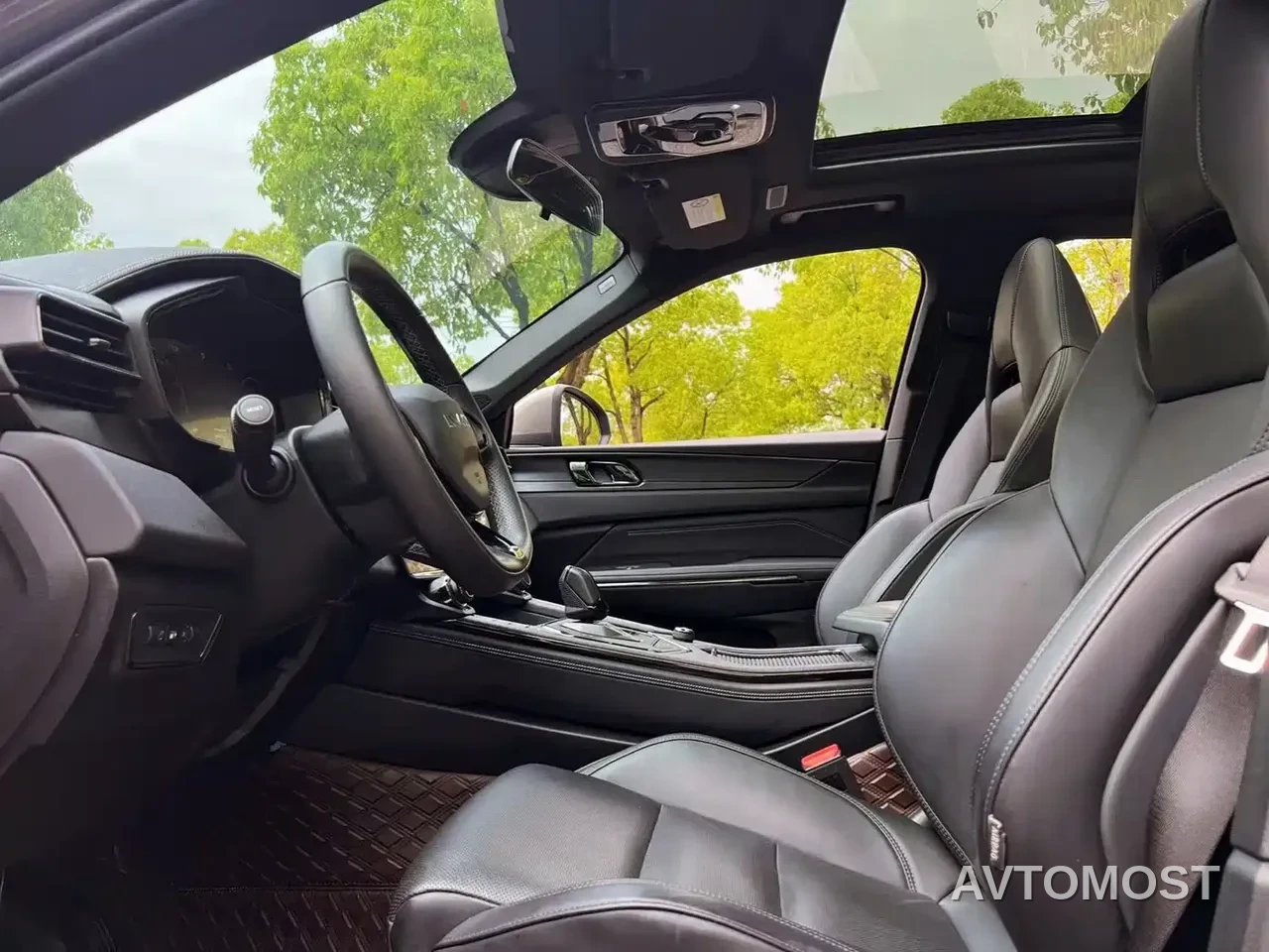 Lynk & Co 01 EM-P 2022 1.5TD PHEV Plus — фото 11
