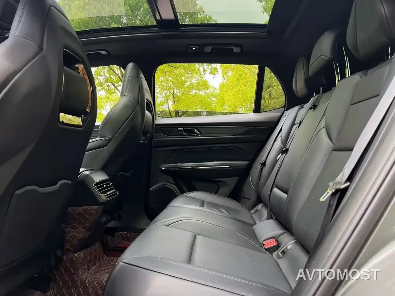 Lynk & Co 01 EM-P 2022 1.5TD PHEV Plus — фото 12