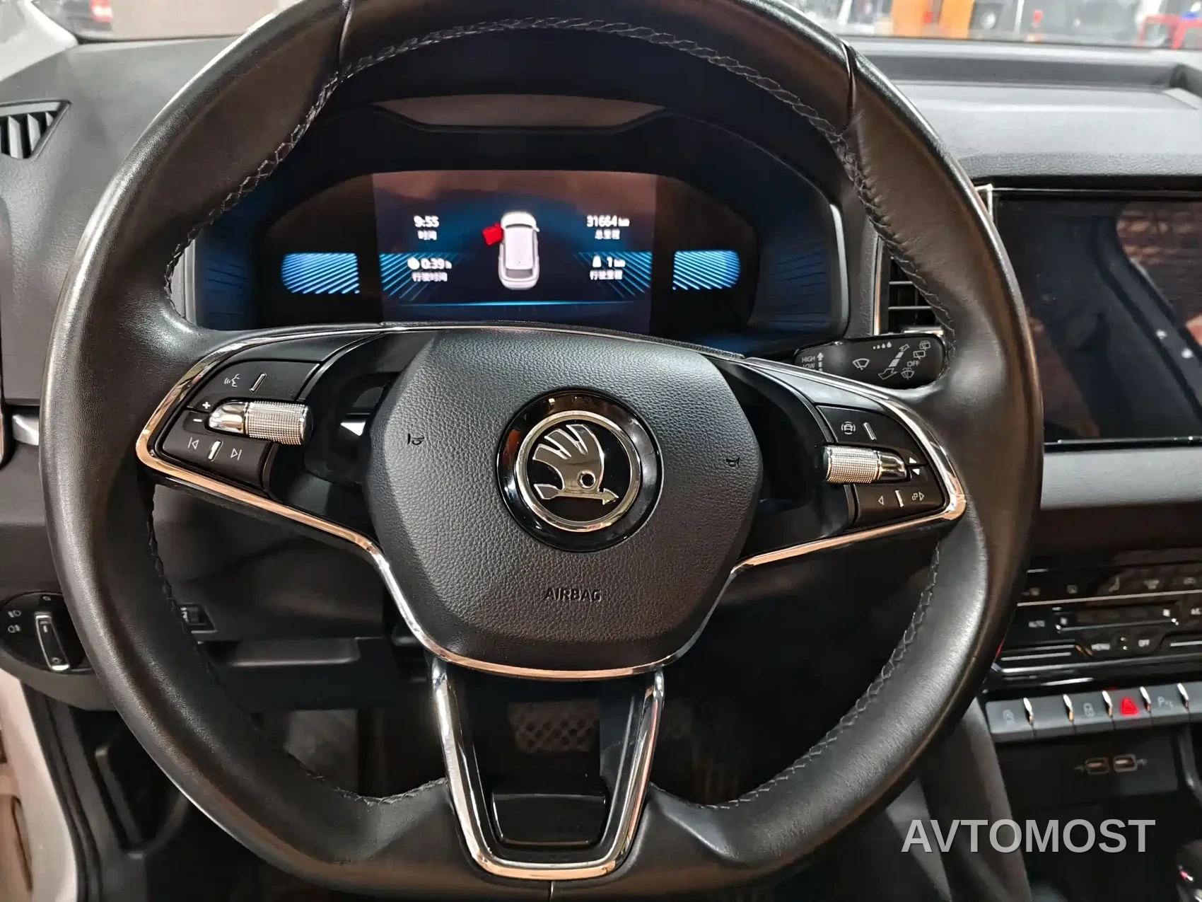 Škoda Karoq 2023 TSI280 Luxury Edition — фото 11