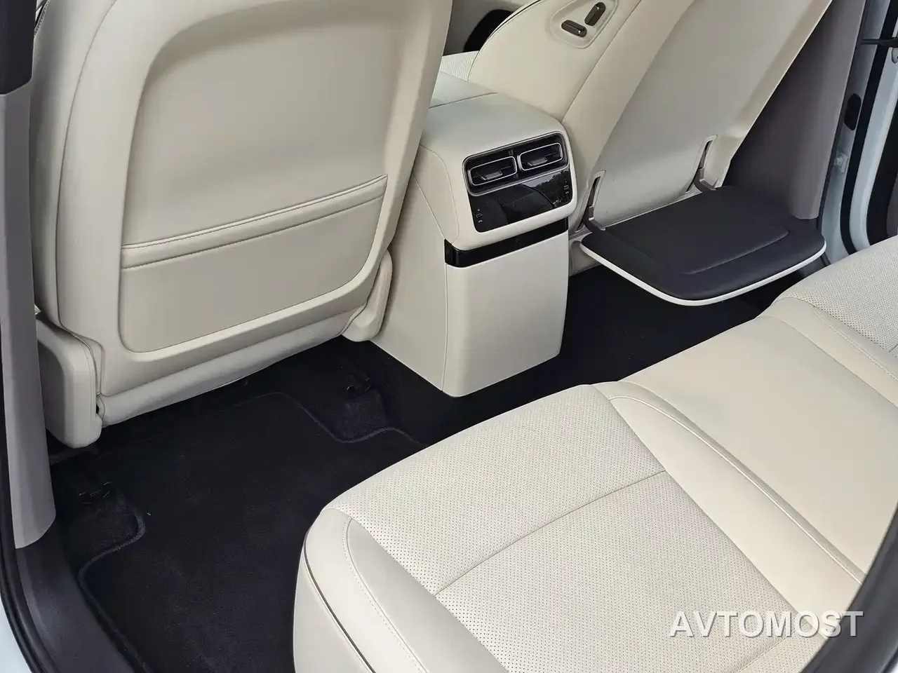 Li Auto i6 2025 2WD Base Model — фото 15