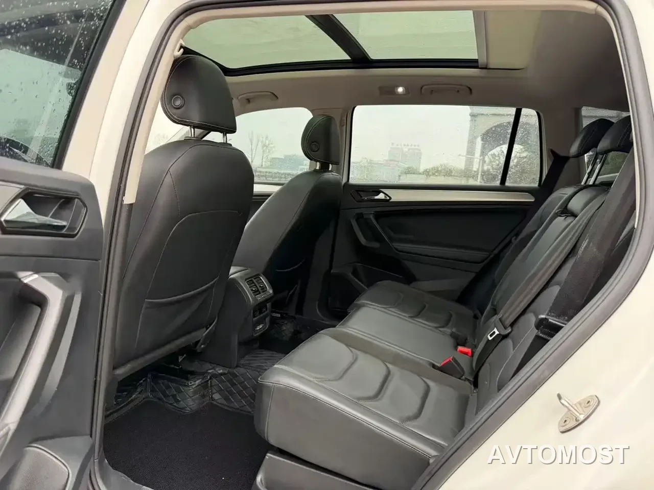 Volkswagen Tiguan L PHEV 2021 430PHEV Plug-in Hybrid Premium — фото 9
