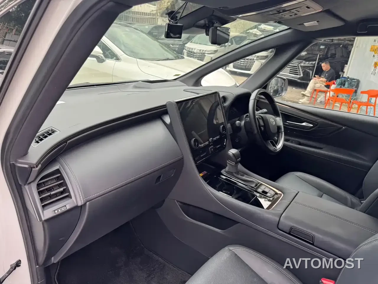 Toyota Alphard — фото 3
