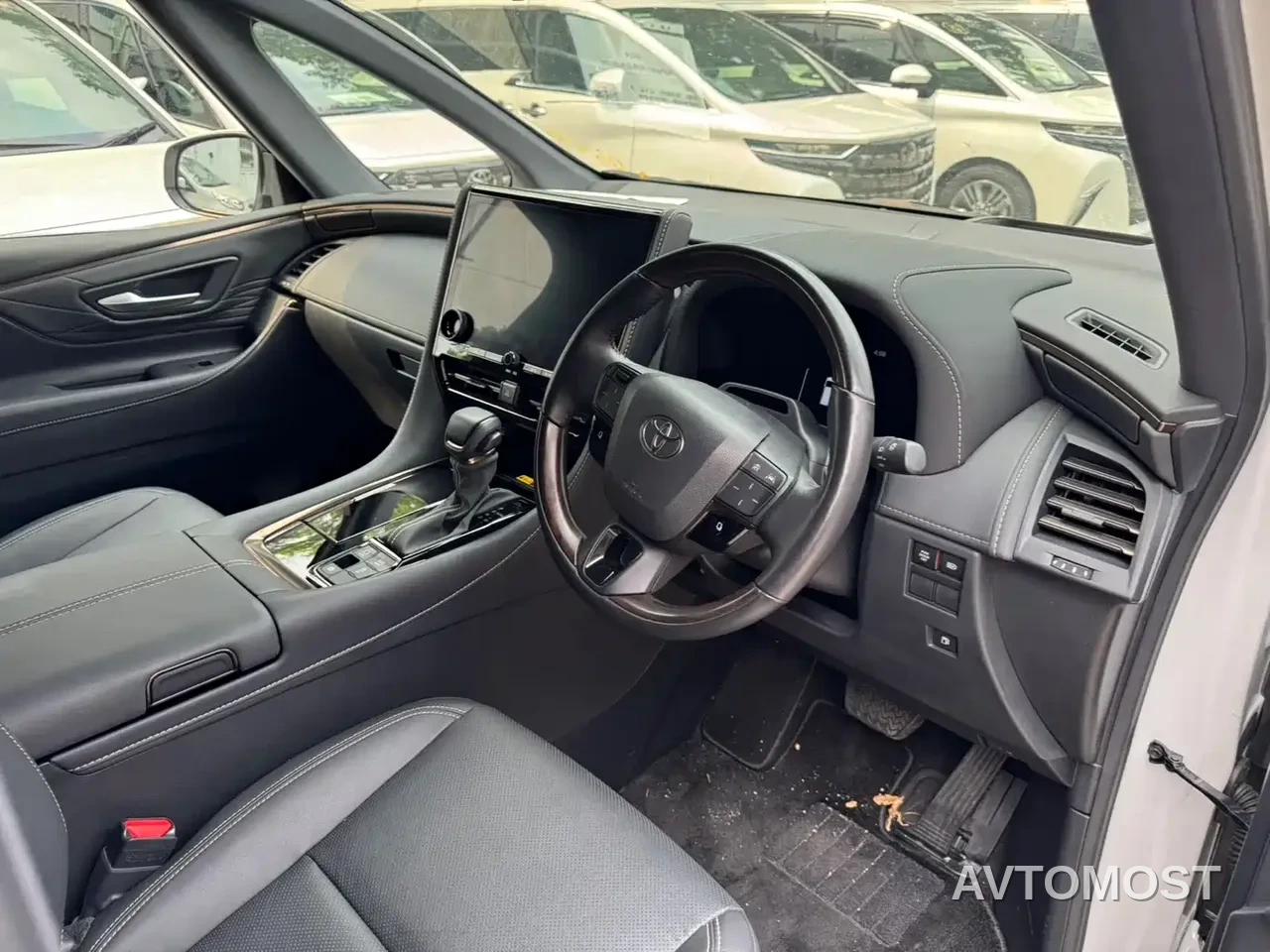 Toyota Alphard — фото 7