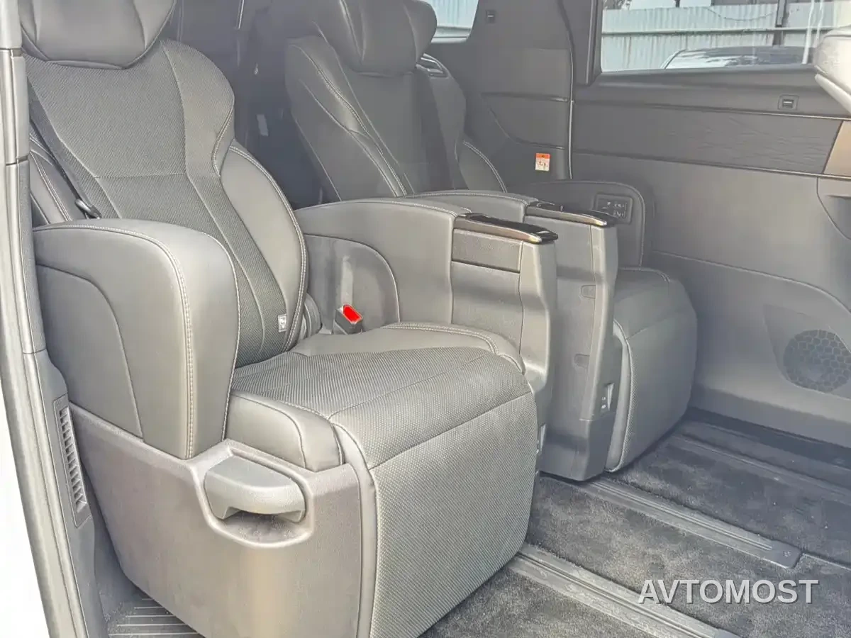 Toyota Alphard — фото 10