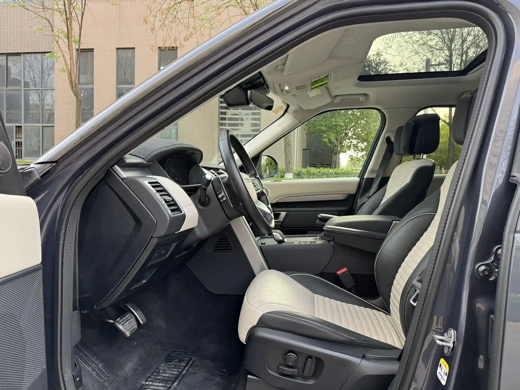 Land Rover Discovery 2024 Model 360PS Dynamic HSE — фото 6