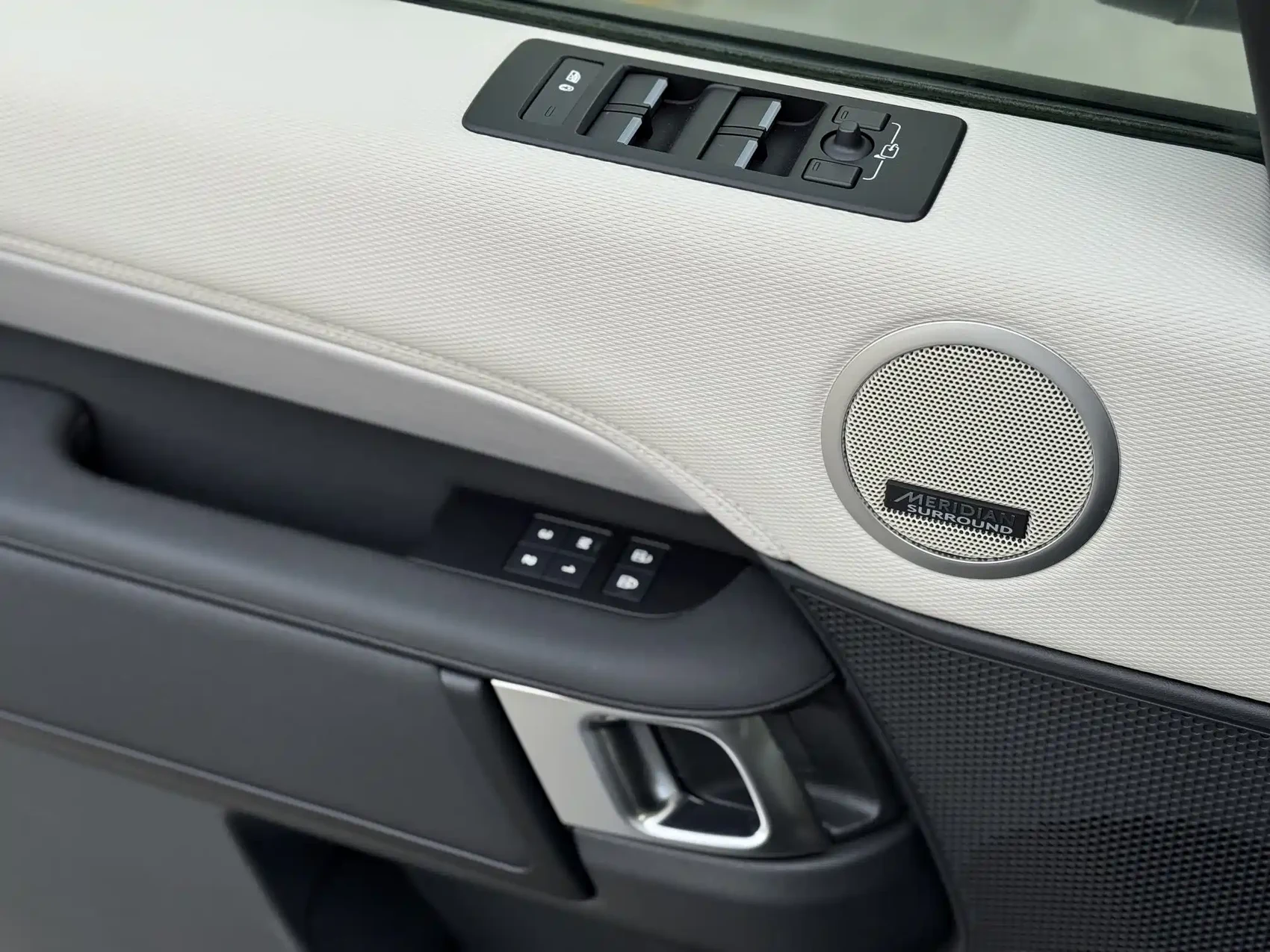 Land Rover Discovery 2024 Model 360PS Dynamic HSE — фото 12