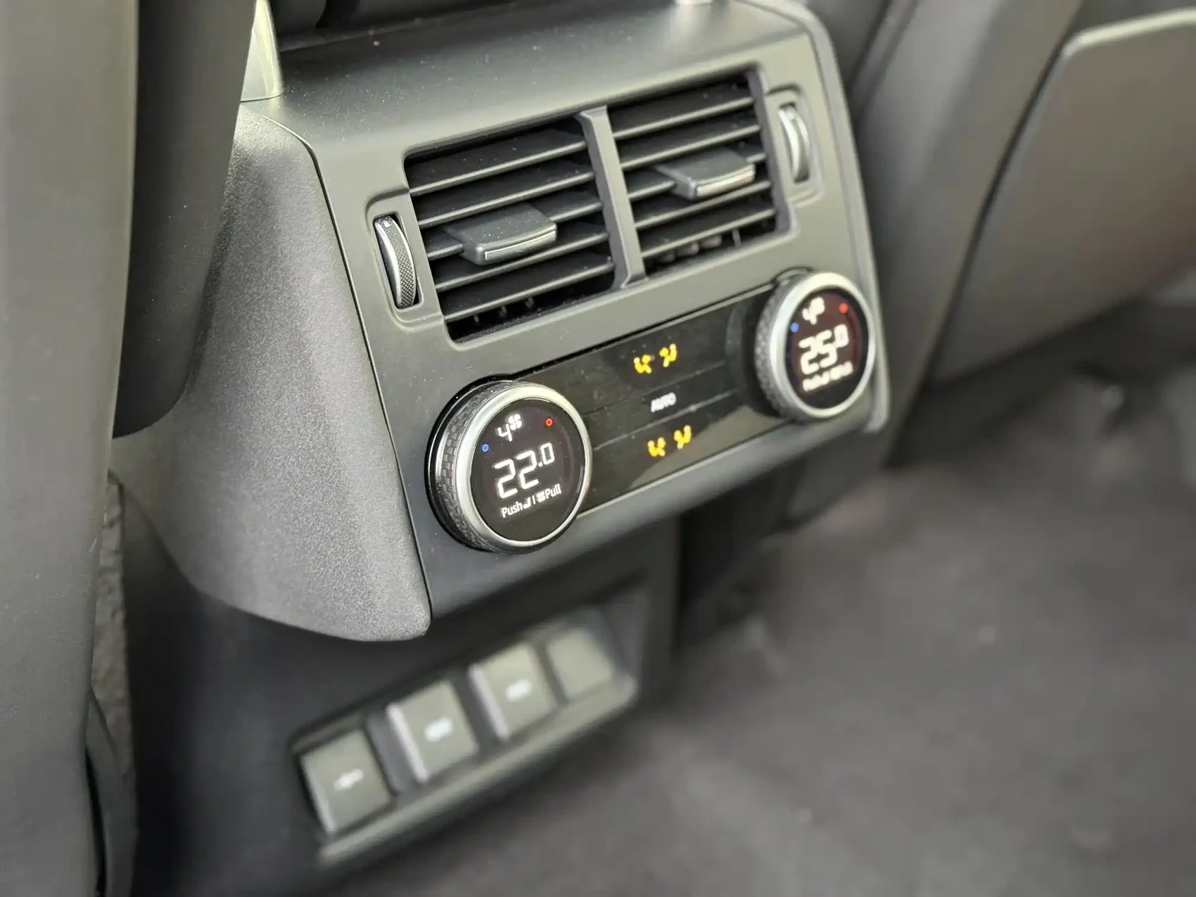Land Rover Discovery 2024 Model 360PS Dynamic HSE — фото 13