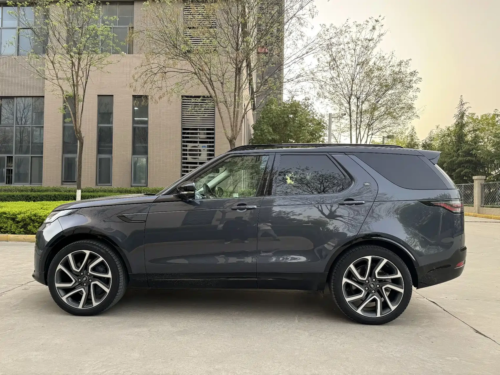 Land Rover Discovery 2024 Model 360PS Dynamic HSE — фото 17