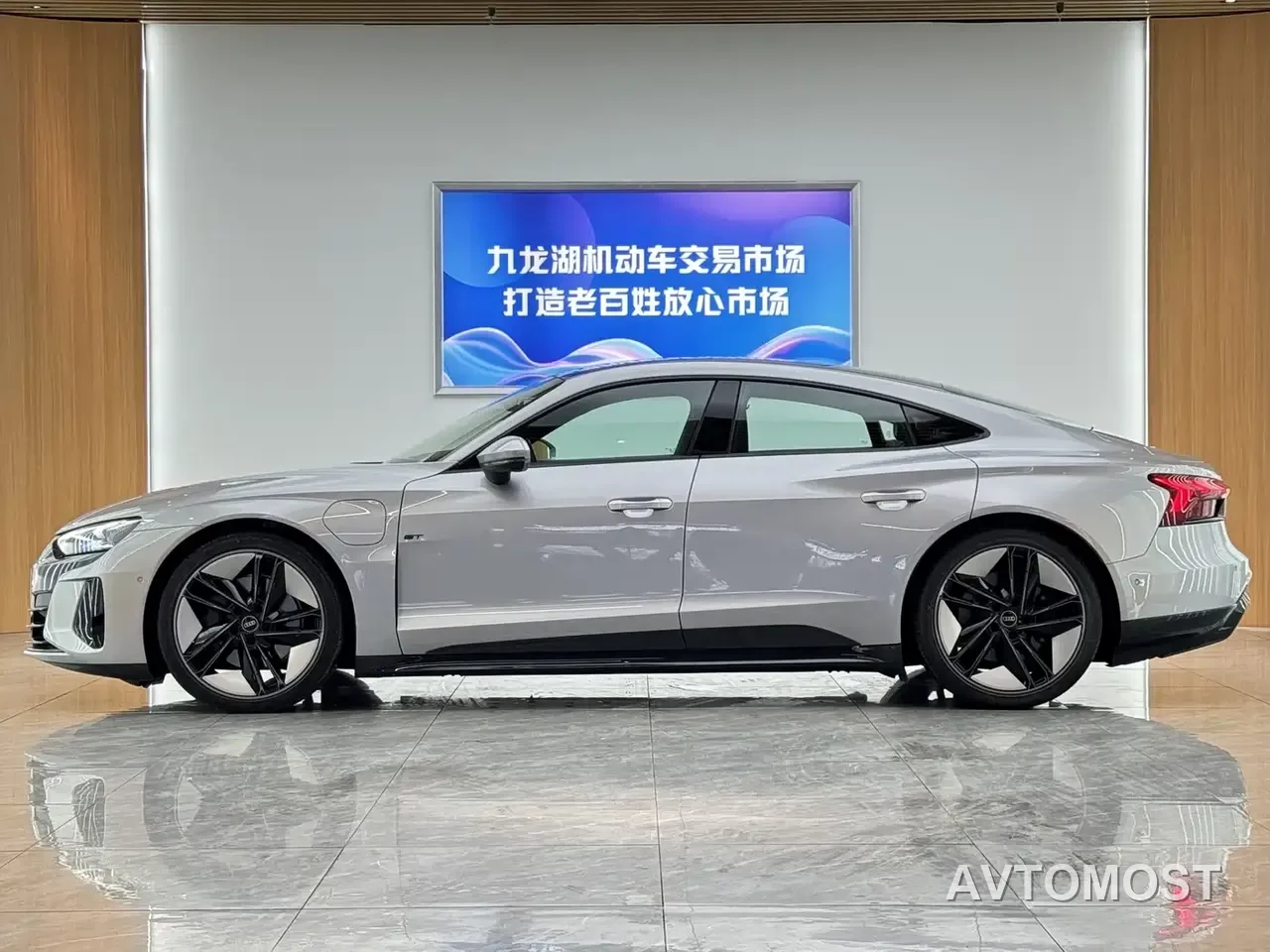 Audi e-tron GT 2023 Base Model — фото 3