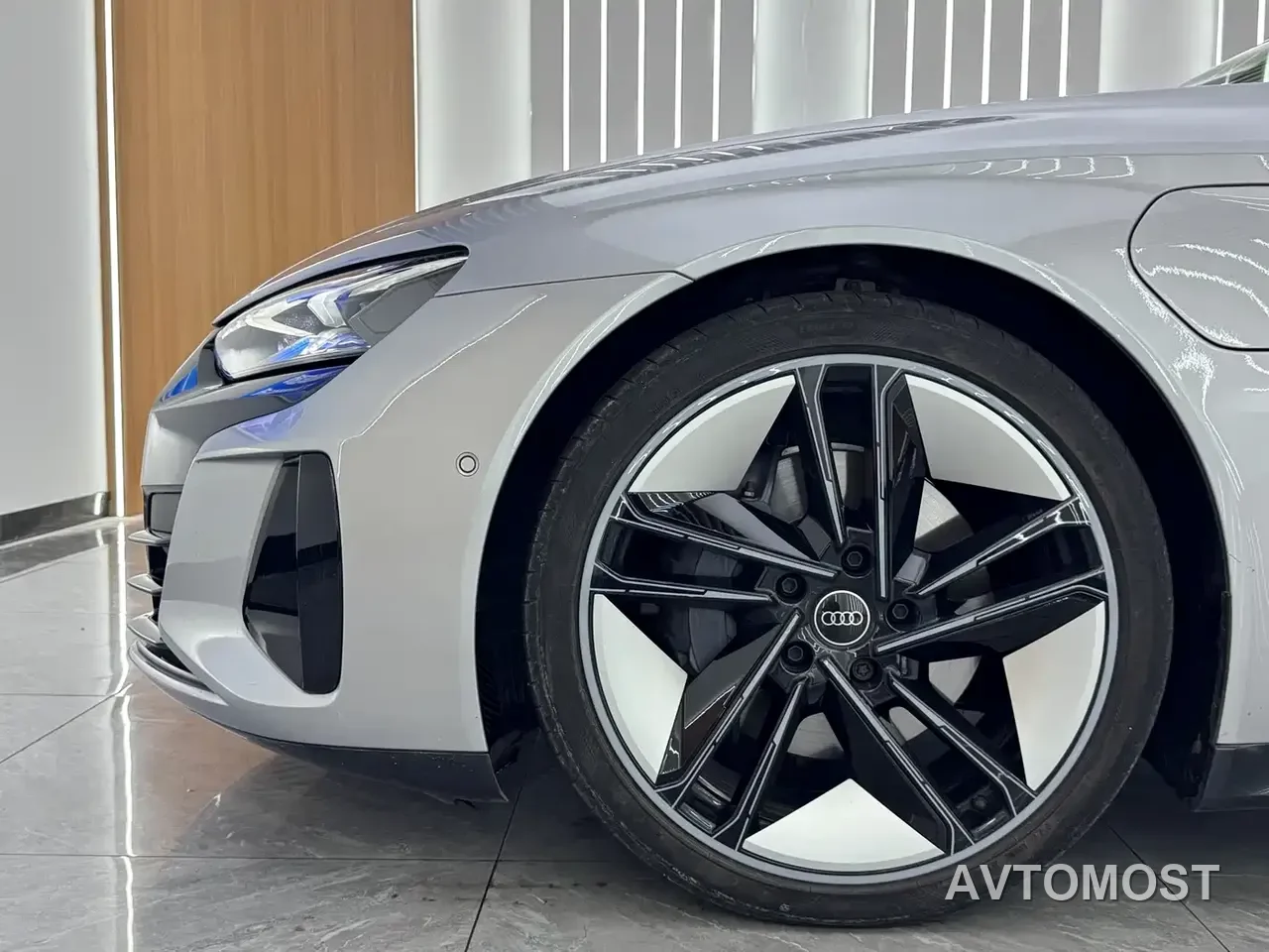 Audi e-tron GT 2023 Base Model — фото 6