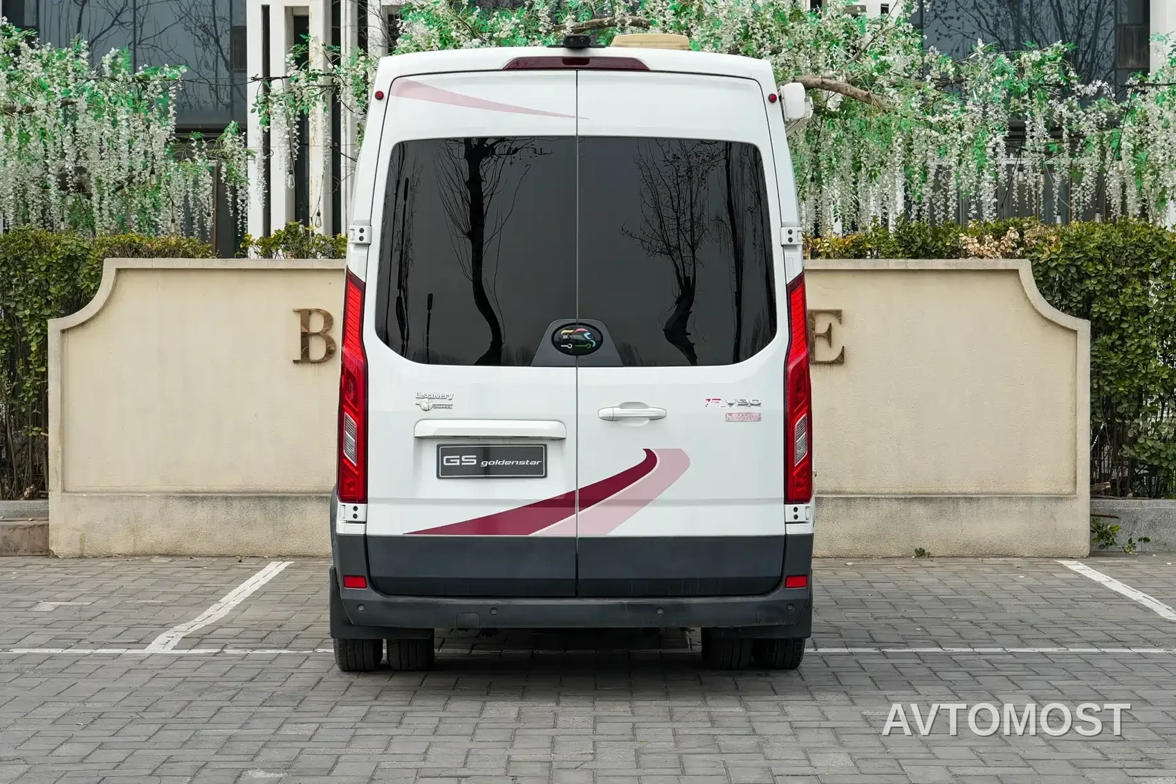 SAIC Maxus V90 RV 2021 2.0T Travel Home V90 Self-Contained Class B RV Luxury Longitudinal Bed — фото 4