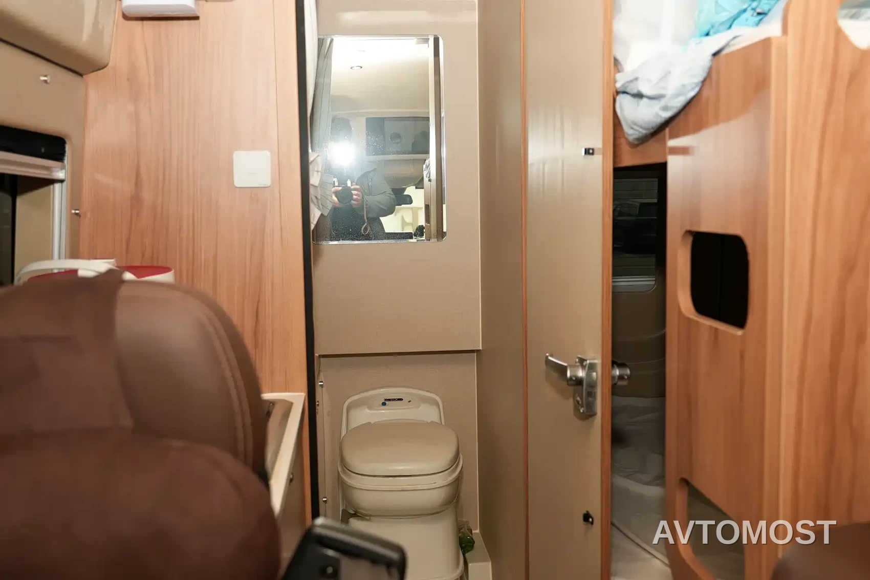 SAIC Maxus V90 RV 2021 2.0T Travel Home V90 Self-Contained Class B RV Luxury Longitudinal Bed — фото 26