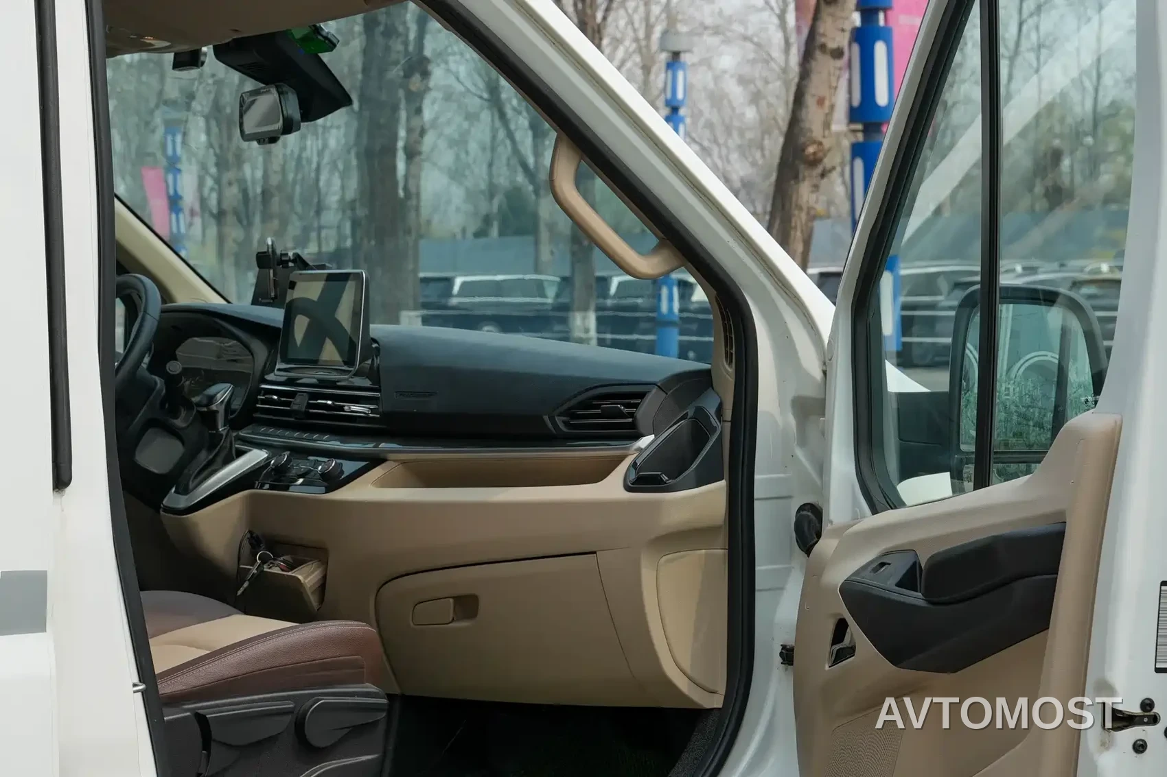 SAIC Maxus V90 RV 2021 2.0T Travel Home V90 Self-Contained Class B RV Luxury Longitudinal Bed — фото 34