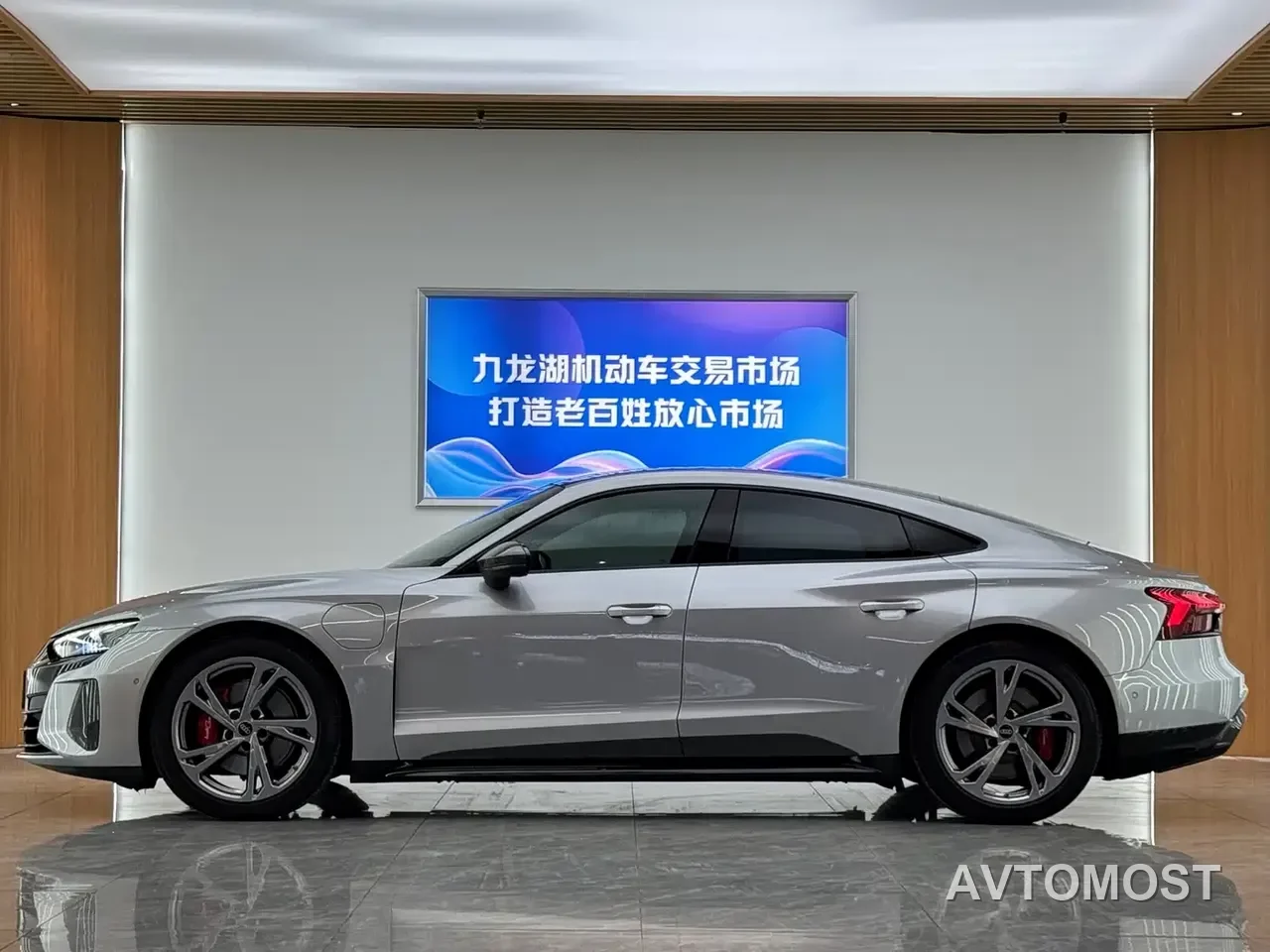 Audi e-tron GT 2023 Base Model — фото 3
