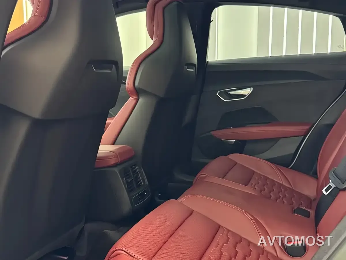 Audi e-tron GT 2023 Base Model — фото 6