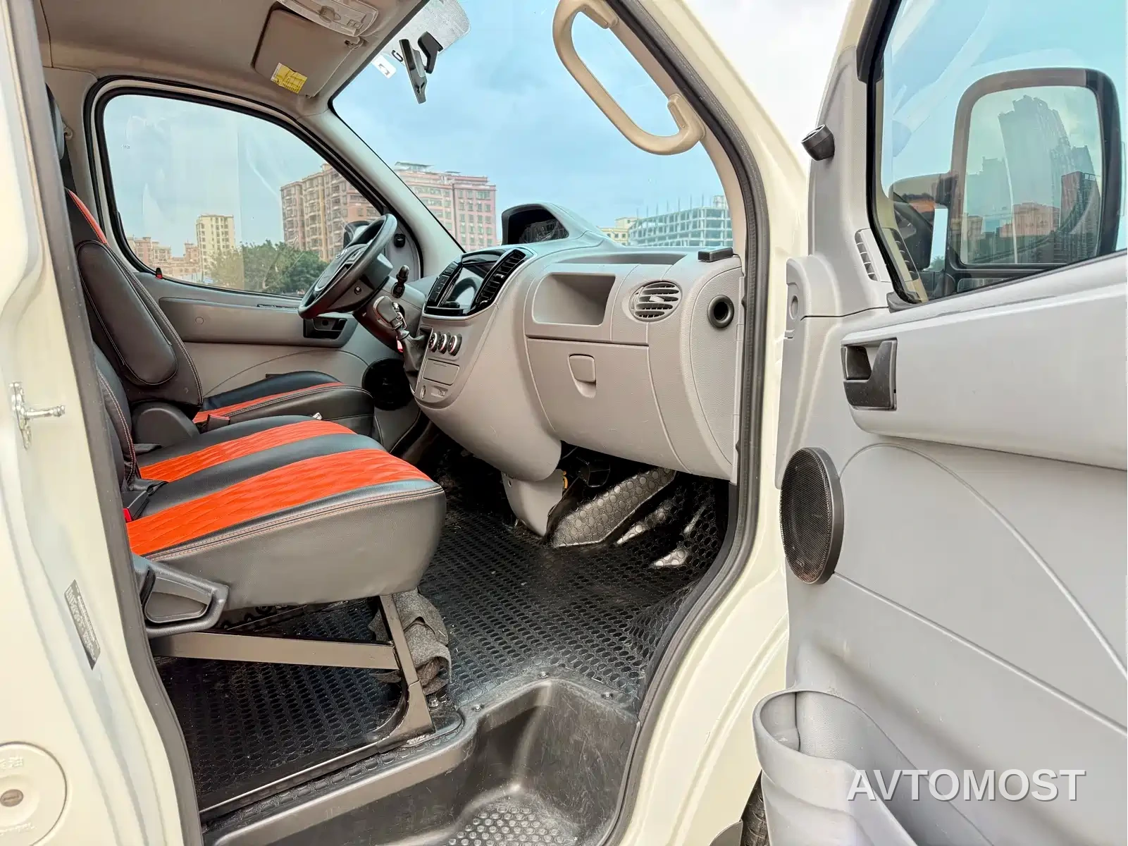 SAIC Maxus Xintu V80 2021 2.0T PLUS Manual Urban Edition Short Wheelbase Ultra-Low Roof 7/8/9 Seats — фото 9