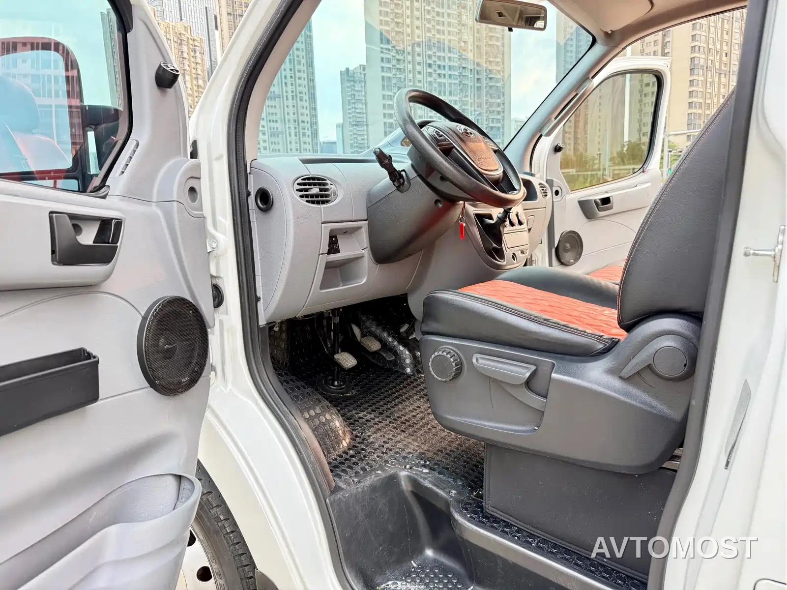 SAIC Maxus Xintu V80 2021 2.0T PLUS Manual Urban Edition Short Wheelbase Ultra-Low Roof 7/8/9 Seats — фото 11