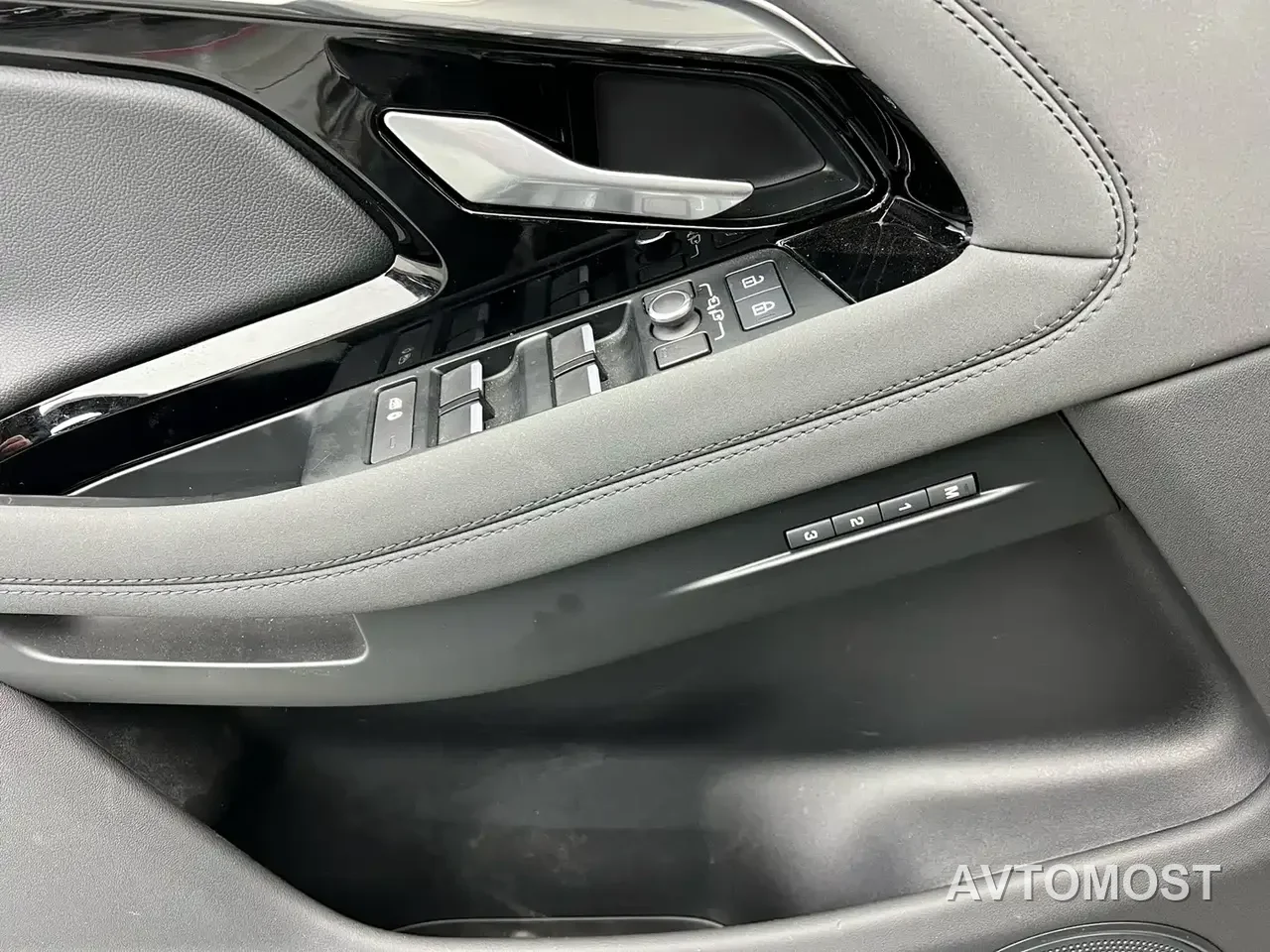 Land Rover Range Rover Evoque New Energy 2022 Range Rover Evoque L P300e Plug-in Hybrid — фото 3