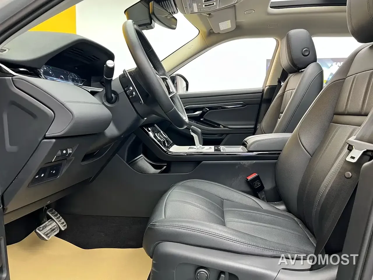 Land Rover Range Rover Evoque New Energy 2022 Range Rover Evoque L P300e Plug-in Hybrid — фото 6