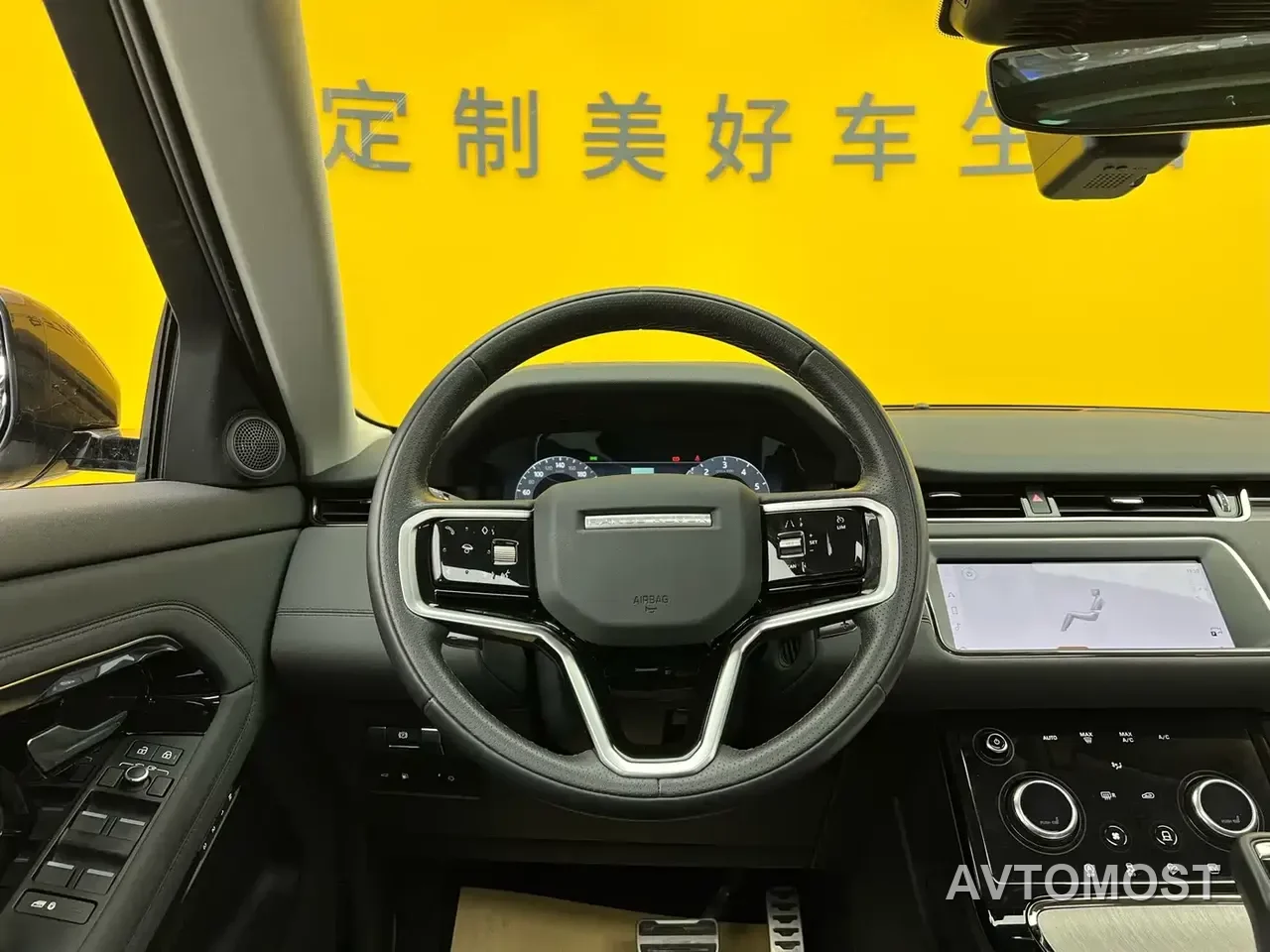 Land Rover Range Rover Evoque New Energy 2022 Range Rover Evoque L P300e Plug-in Hybrid — фото 9