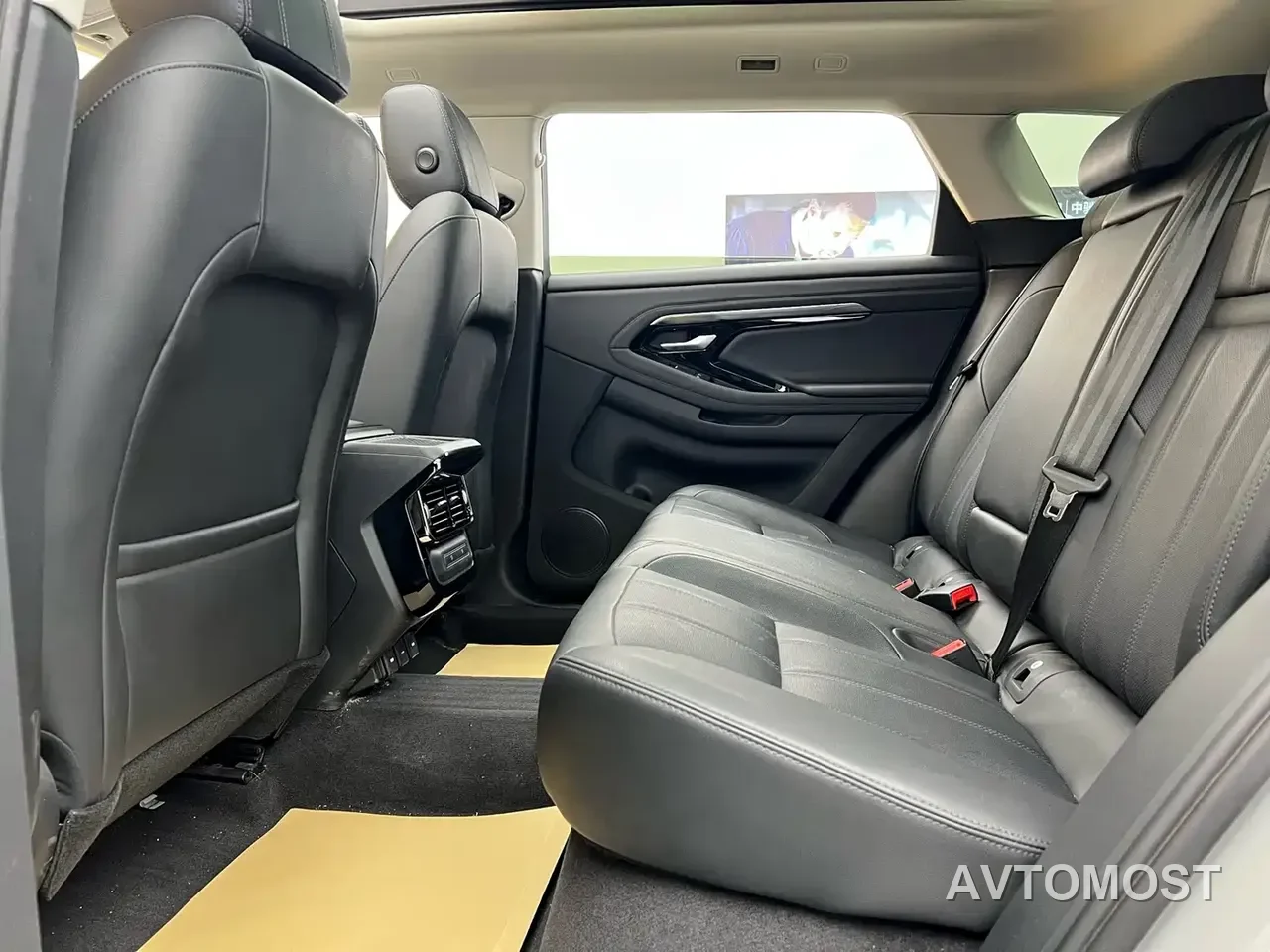 Land Rover Range Rover Evoque New Energy 2022 Range Rover Evoque L P300e Plug-in Hybrid — фото 22